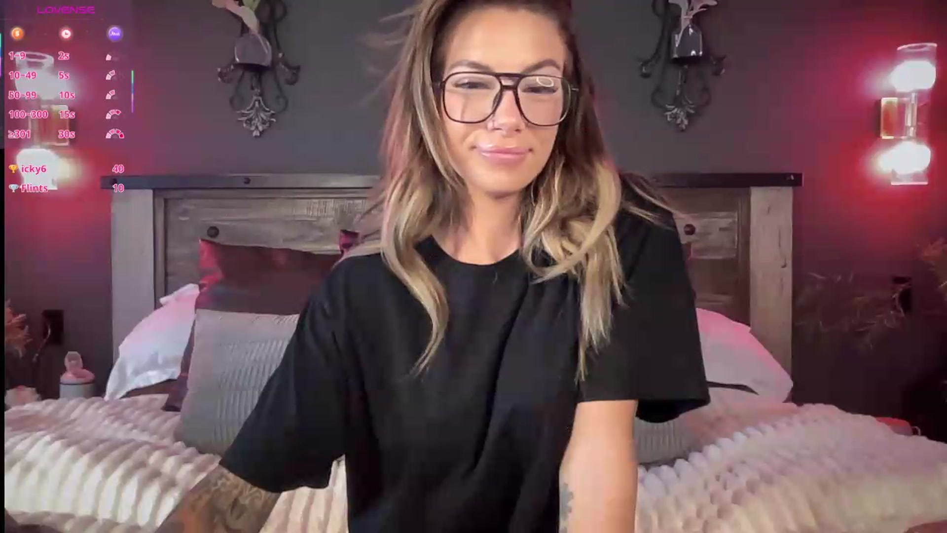 Gallery image thumbnail from velvethoneyXo's myfreecams stream on, 09/01/2026, 17:13 image 18 of 20