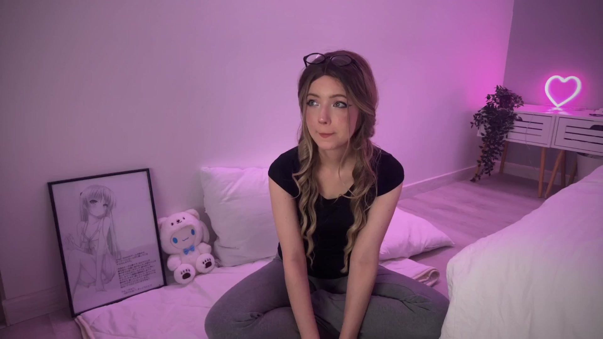 Gallery image thumbnail from velvetrush's myfreecams stream on, 10/15/2024, 18:54 image 4 of 20