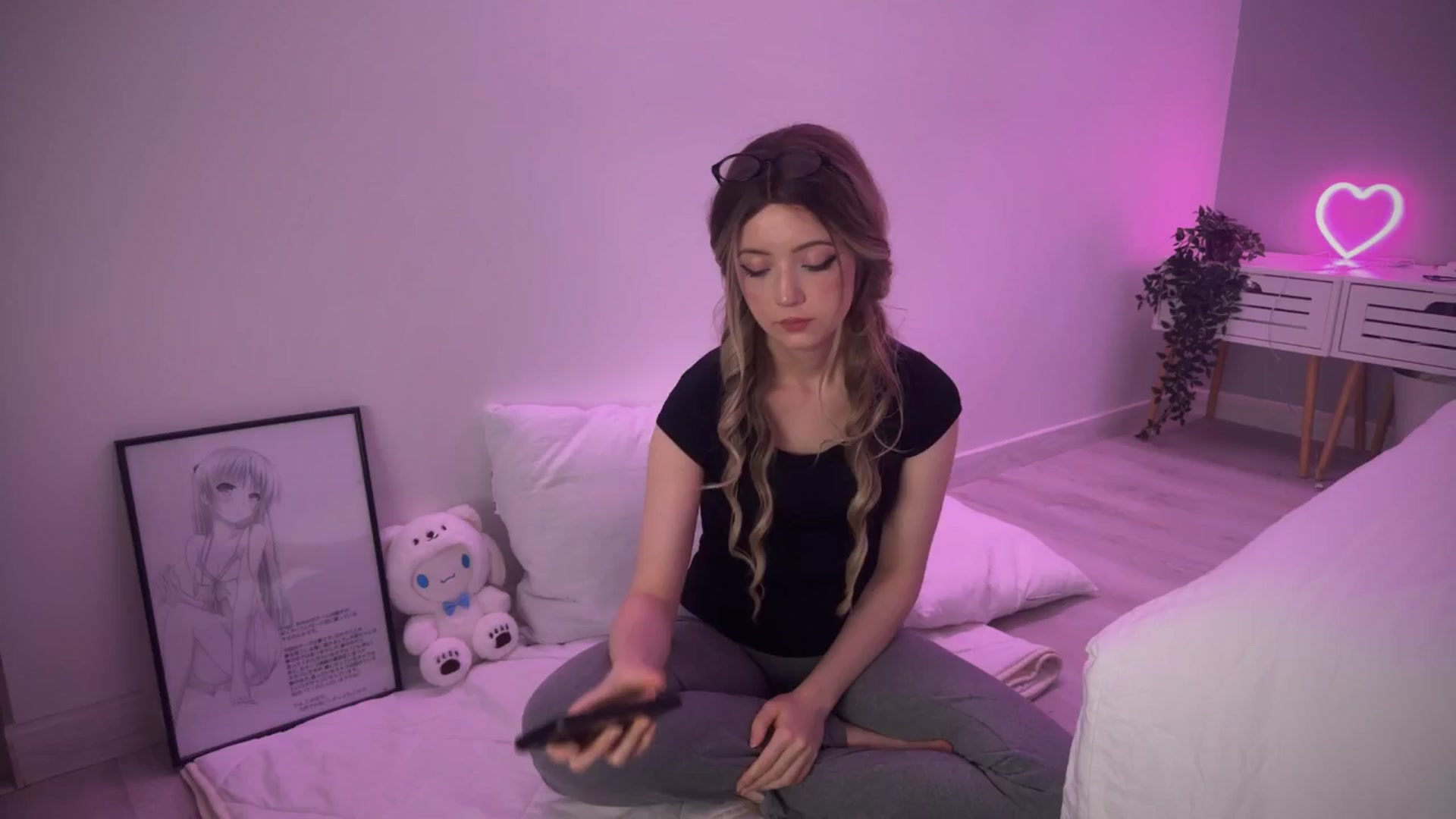Gallery image thumbnail from velvetrush's myfreecams stream on, 10/15/2024, 18:54 image 15 of 20