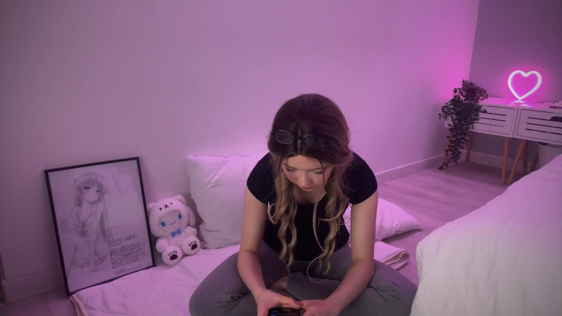 Gallery image thumbnail from velvetrush's myfreecams stream on, 10/15/2024, 18:54 image 8 of 20