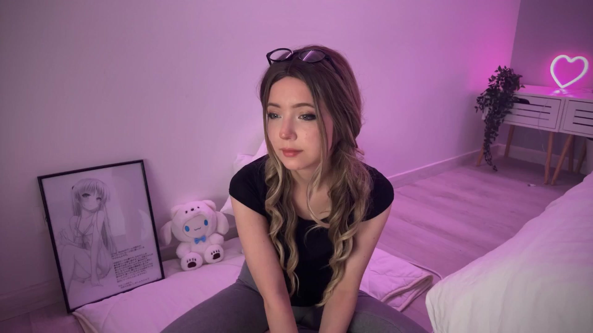 Gallery image thumbnail from velvetrush's myfreecams stream on, 10/16/2024, 18:03 image 18 of 20