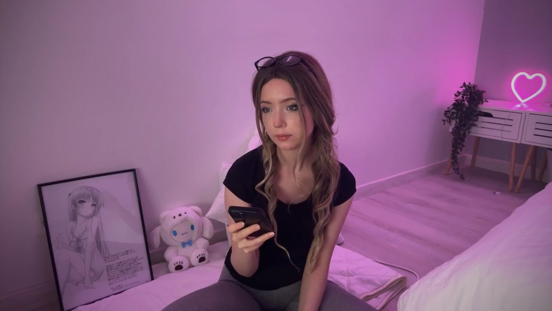 Gallery image thumbnail from velvetrush's myfreecams stream on, 10/16/2024, 19:29 image 19 of 20