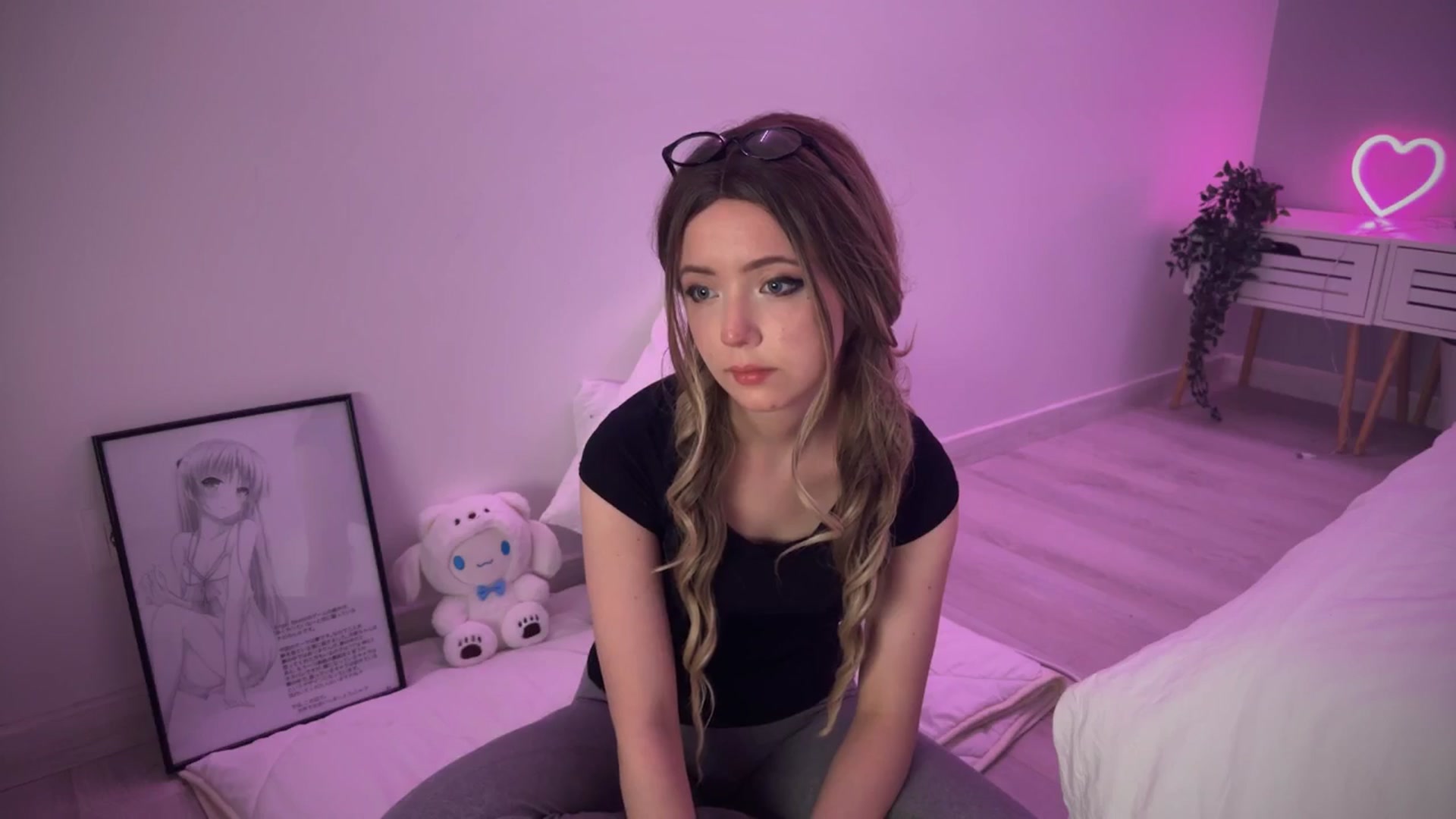 Gallery image thumbnail from velvetrush's myfreecams stream on, 10/16/2024, 19:29 image 8 of 20