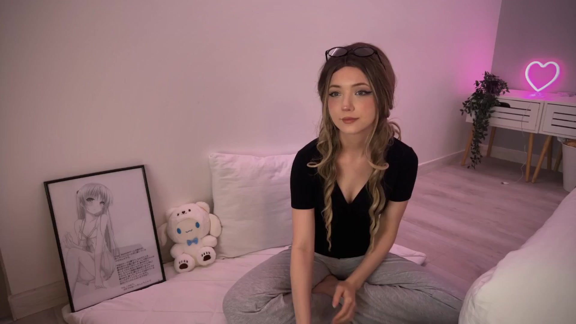 Gallery image thumbnail from velvetrush's myfreecams stream on, 10/21/2024, 22:02 image 10 of 20