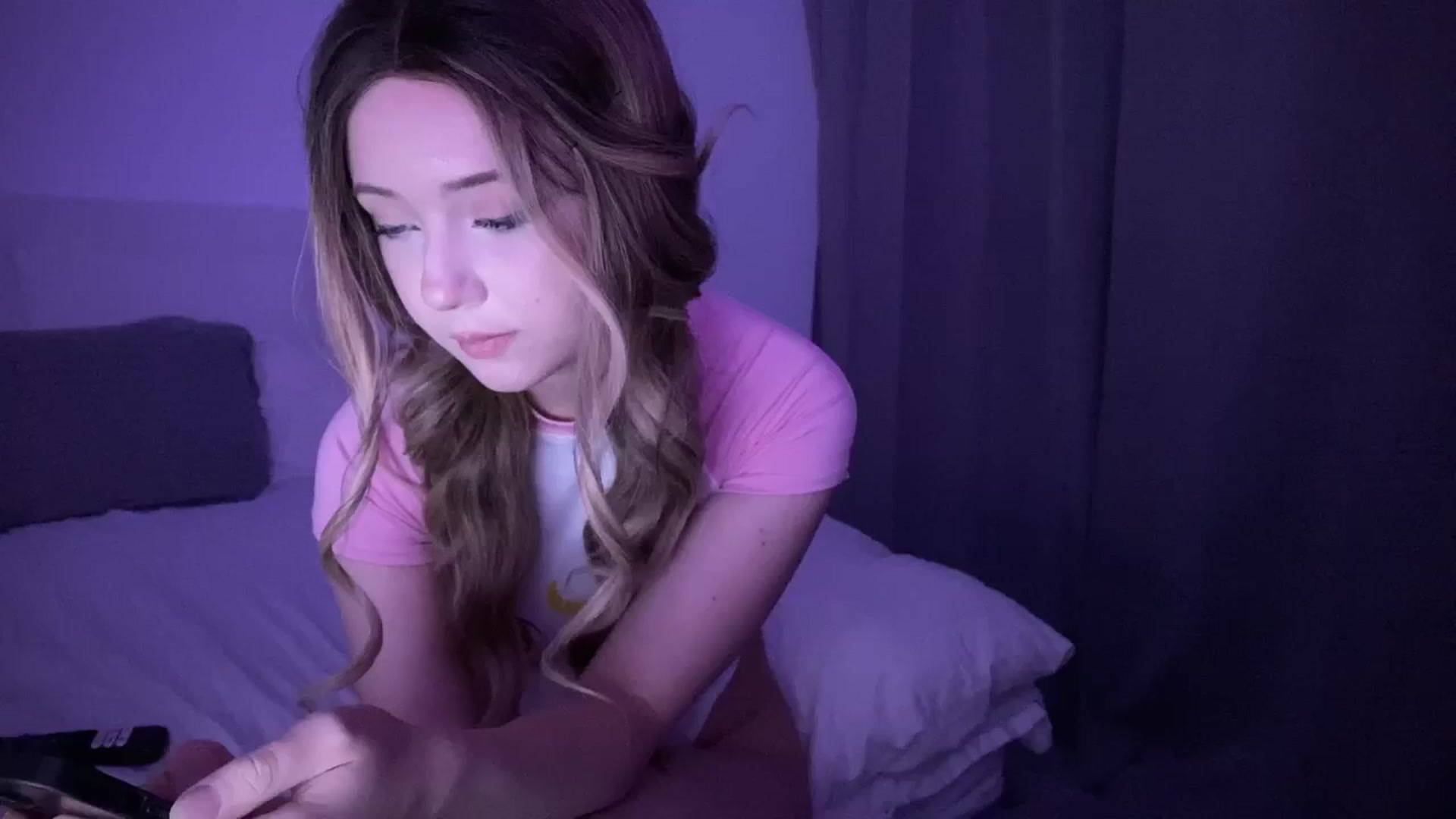 Gallery image thumbnail from velvetrush's myfreecams stream on, 06/19/2025, 18:53 image 18 of 20