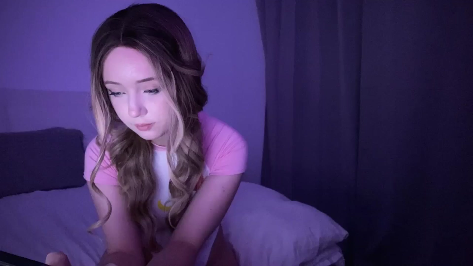 Gallery image thumbnail from velvetrush's myfreecams stream on, 06/19/2025, 18:53 image 15 of 20