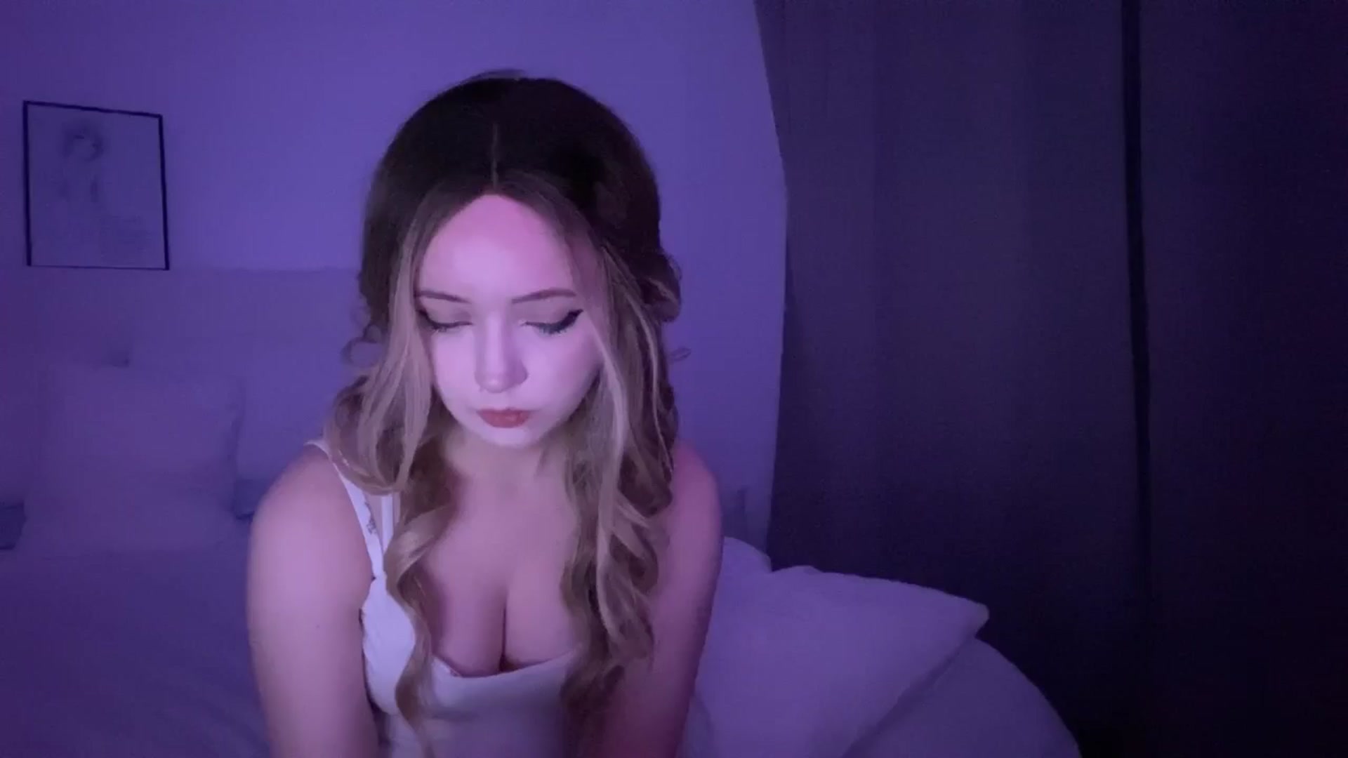 Gallery image thumbnail from velvetrush's myfreecams stream on, 06/22/2025, 18:18 image 6 of 20