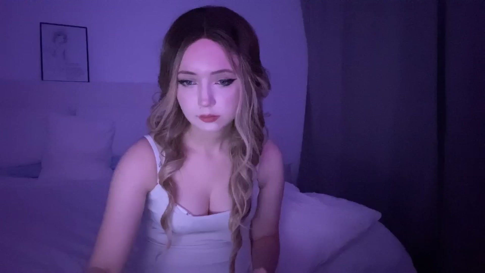 Gallery image thumbnail from velvetrush's myfreecams stream on, 06/22/2025, 18:18 image 20 of 20