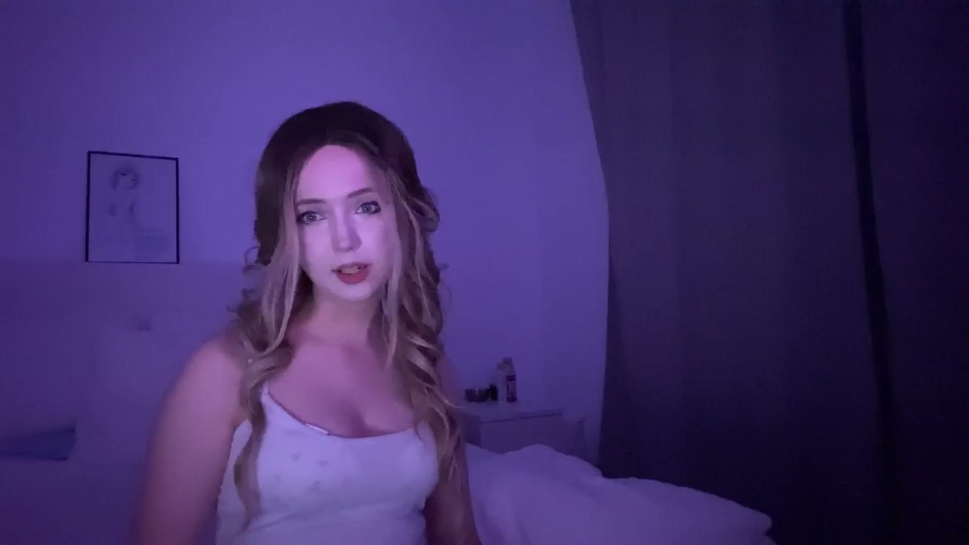 Gallery image thumbnail from velvetrush's myfreecams stream on, 06/22/2025, 18:18 image 14 of 20