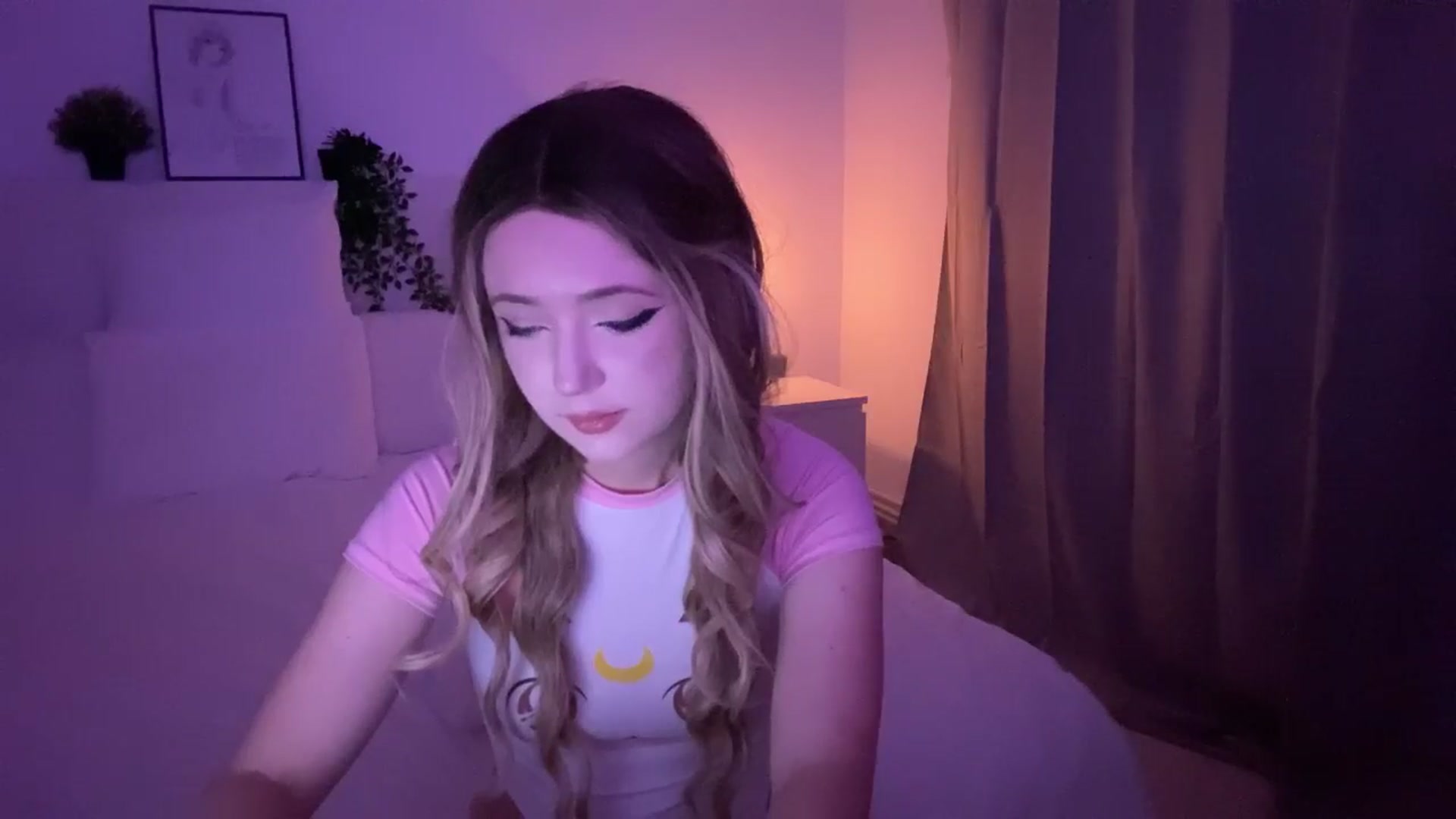 Gallery image thumbnail from velvetrush's myfreecams stream on, 06/24/2025, 18:57 image 18 of 20