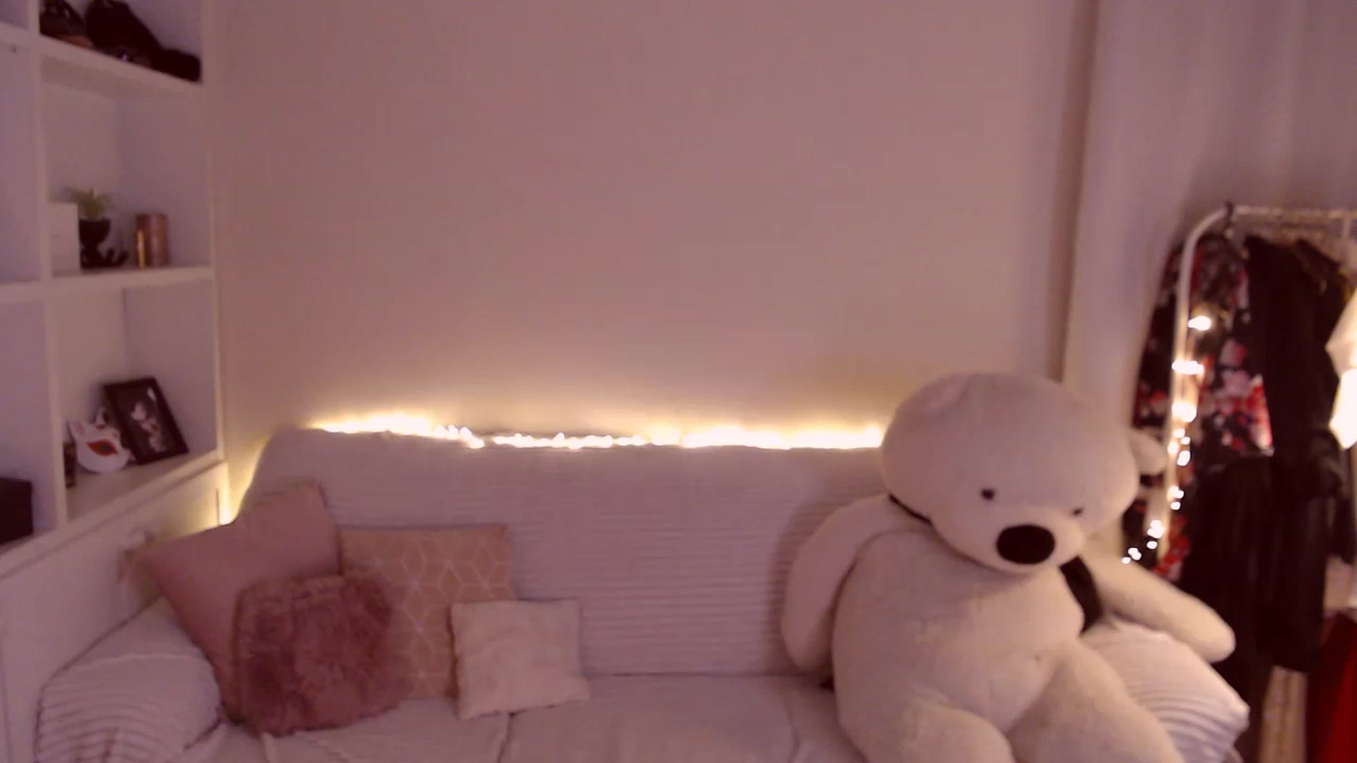 Gallery image thumbnail from veryberrry's myfreecams stream on, 01/14/2023, 12:44 image 20 of 20