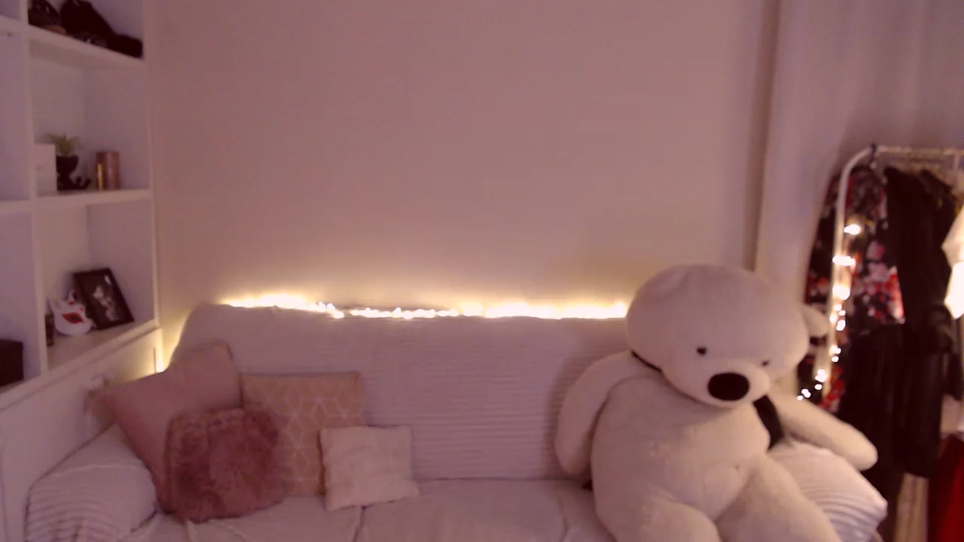 Gallery image thumbnail from veryberrry's myfreecams stream on, 01/14/2023, 12:44 image 19 of 20