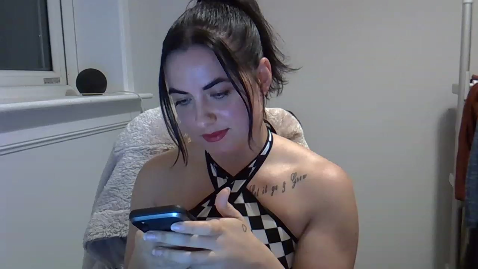 Gallery image thumbnail from viceypops's myfreecams stream on, 11/22/2022, 19:31 image 6 of 20
