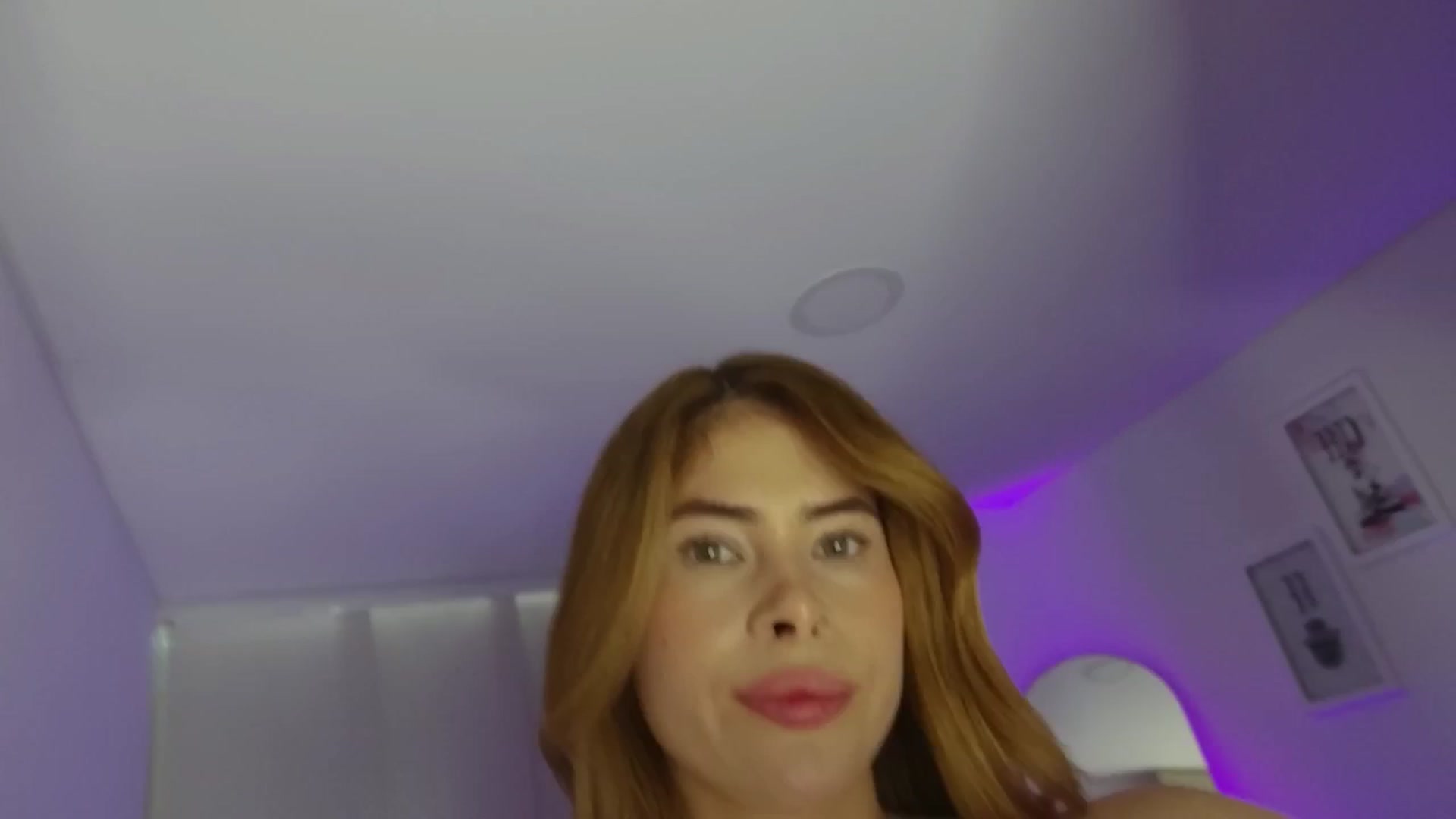 Gallery image thumbnail from victoriaa_'s myfreecams stream on, 08/19/2025, 15:58 image 1 of 20