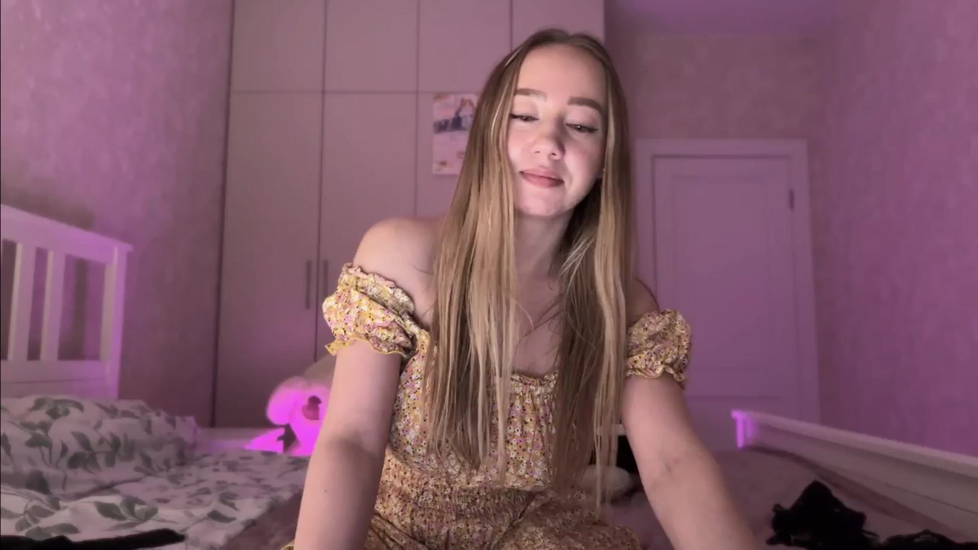 Gallery image thumbnail from villanell's myfreecams stream on, 04/03/2025, 17:48 image 15 of 20