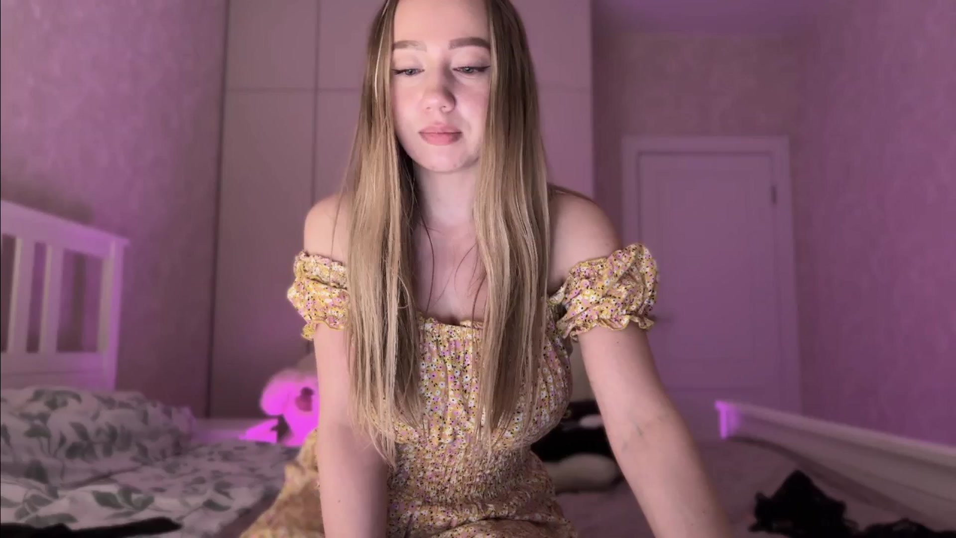Gallery image thumbnail from villanell's myfreecams stream on, 04/03/2025, 17:48 image 13 of 20