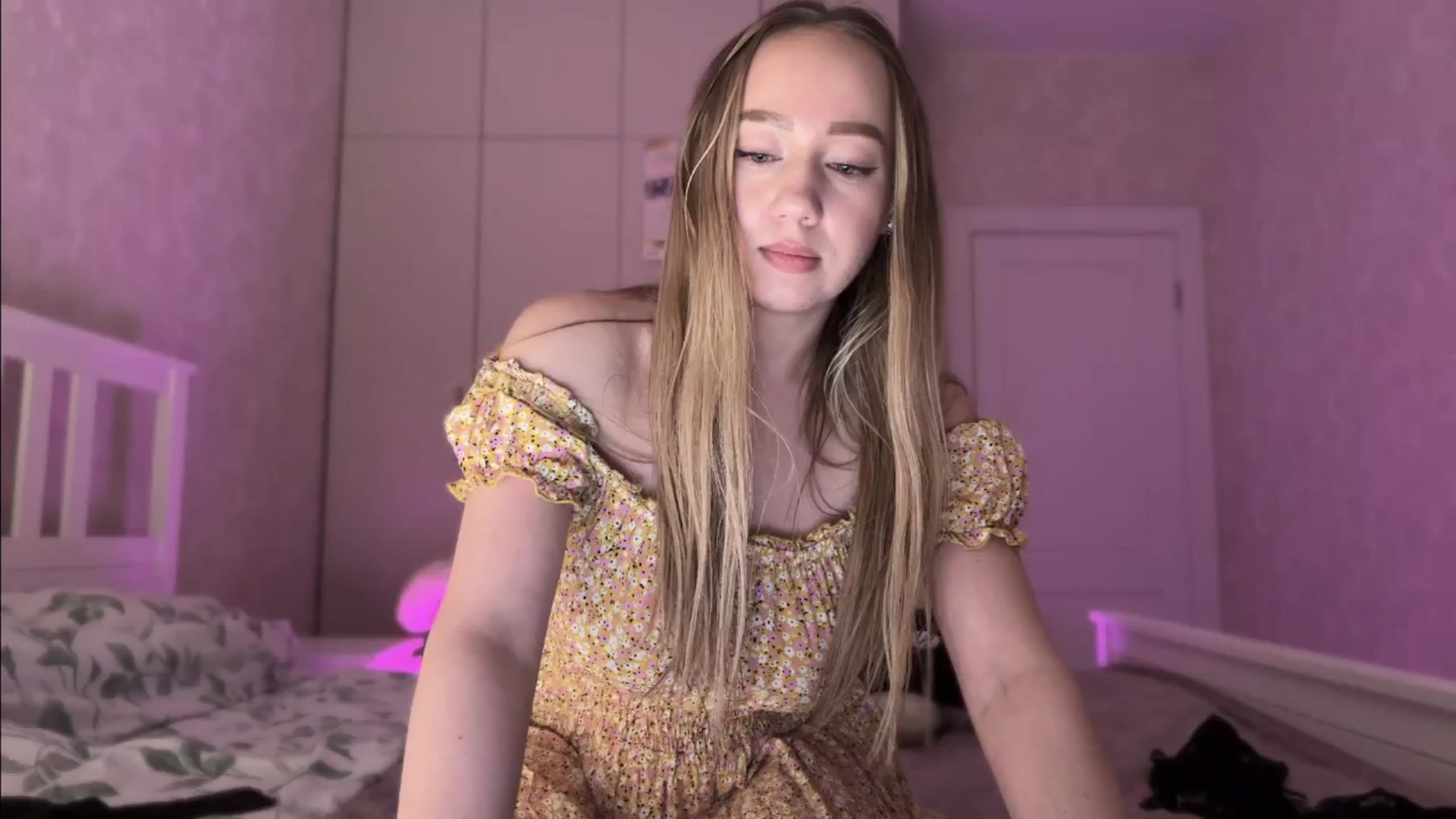 Gallery image thumbnail from villanell's myfreecams stream on, 04/03/2025, 17:48 image 1 of 20