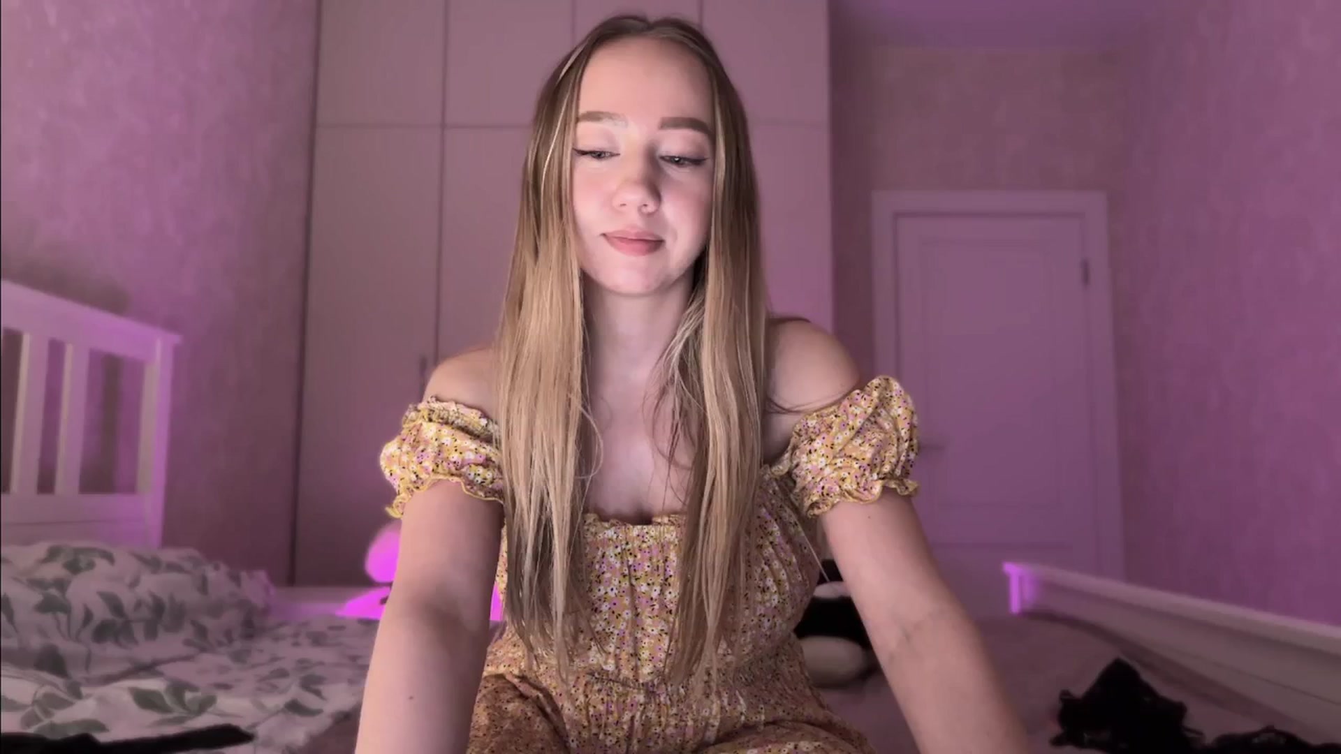 Gallery image thumbnail from villanell's myfreecams stream on, 04/03/2025, 17:48 image 6 of 20