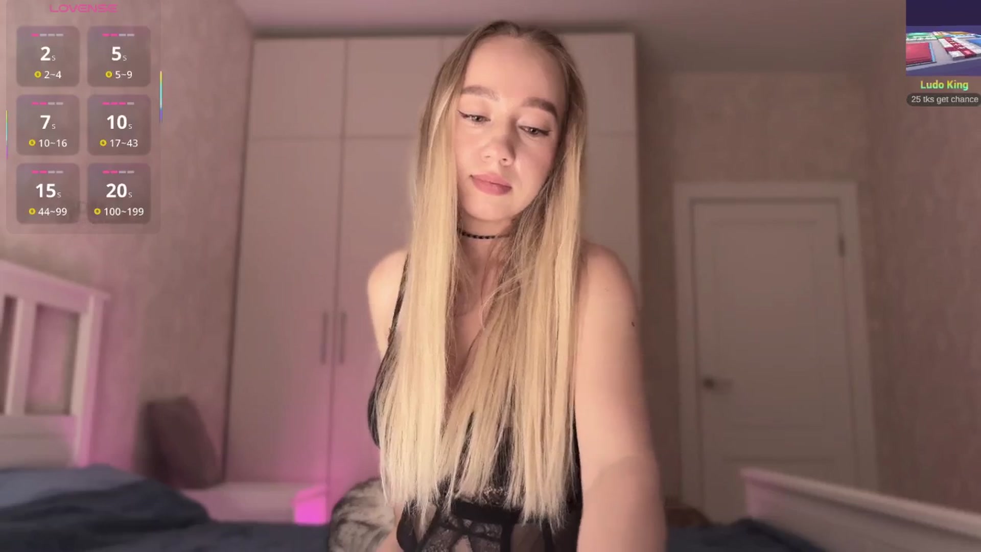 Gallery image thumbnail from villanell's myfreecams stream on, 08/10/2025, 15:00 image 9 of 20