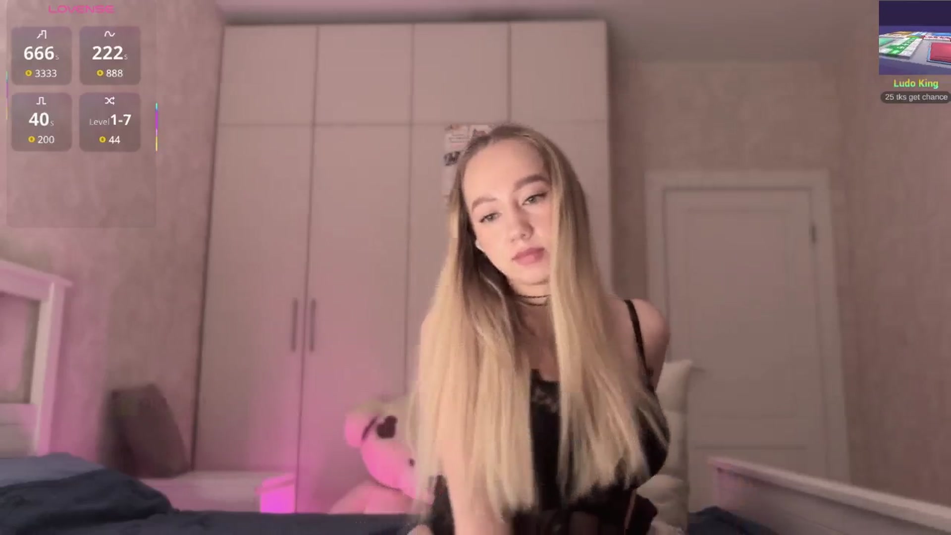 Gallery image thumbnail from villanell's myfreecams stream on, 08/10/2025, 18:09 image 11 of 20