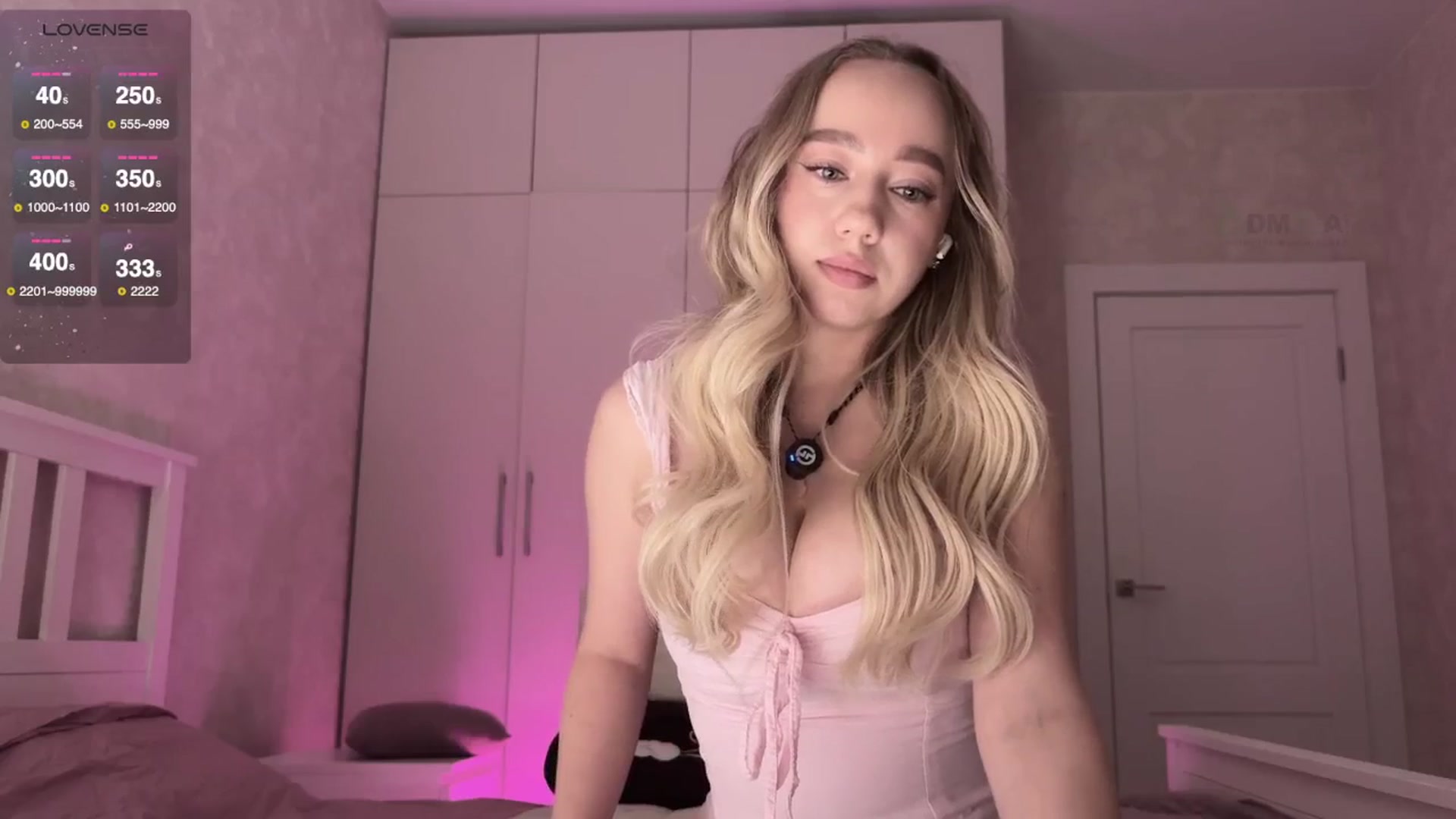 Gallery image thumbnail from villanell's myfreecams stream on, 08/15/2025, 16:39 image 4 of 20