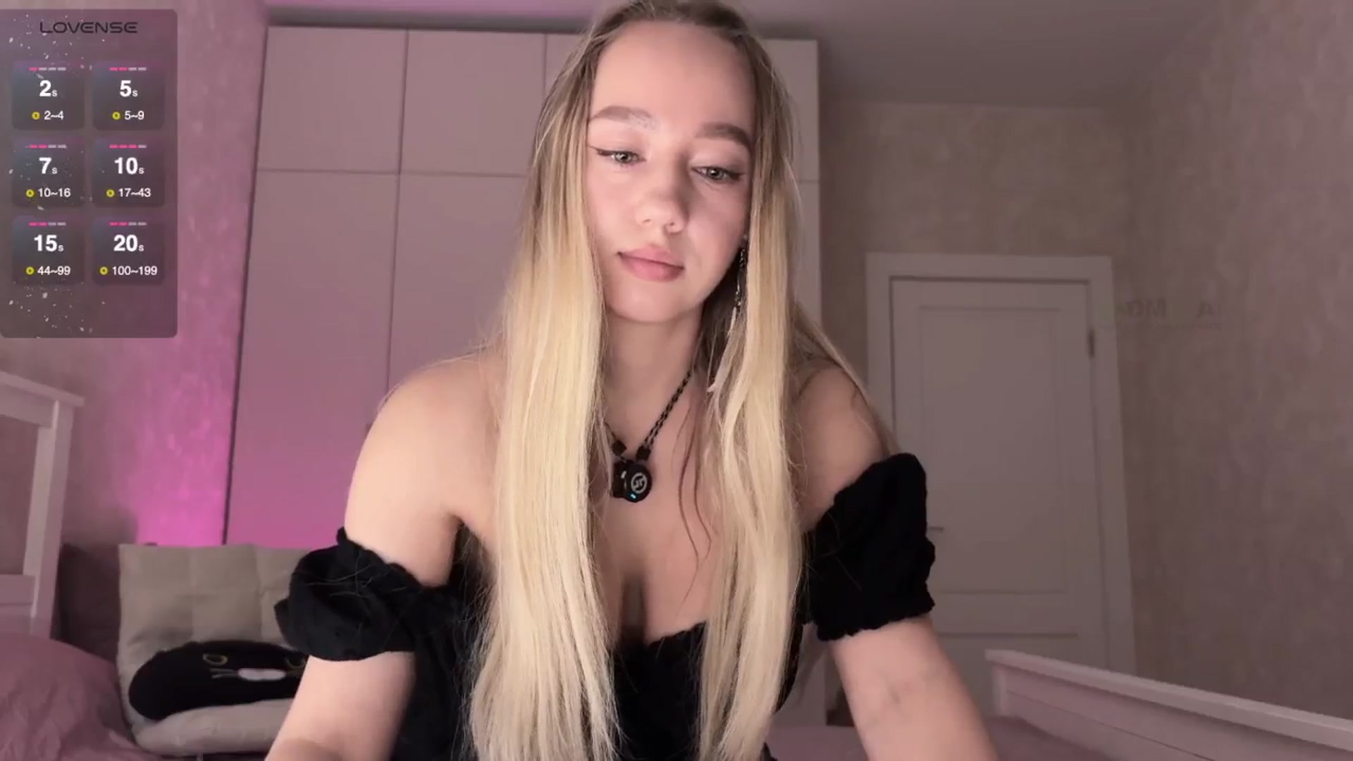 Gallery image thumbnail from villanell's myfreecams stream on, 08/16/2025, 16:44 image 6 of 20