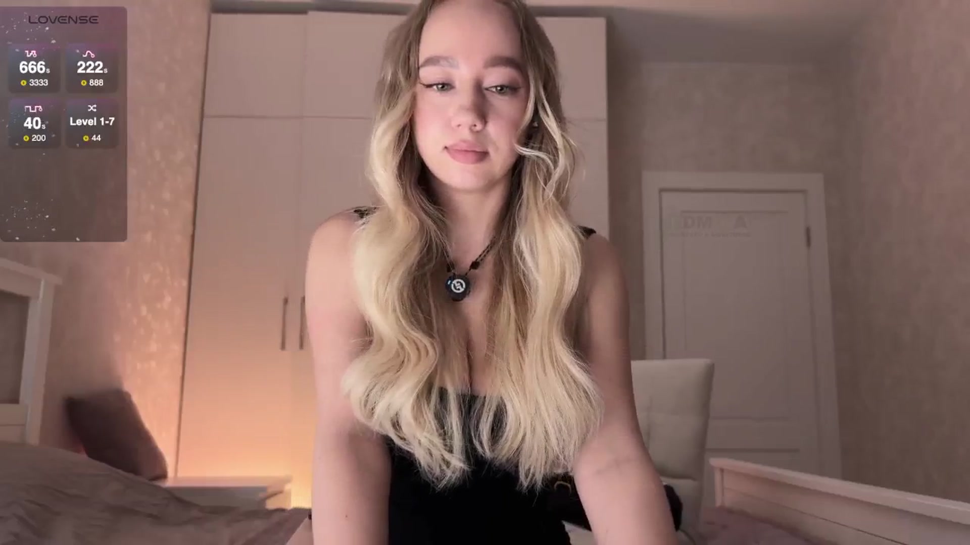 Gallery image thumbnail from villanell's myfreecams stream on, 08/19/2025, 17:34 image 9 of 20
