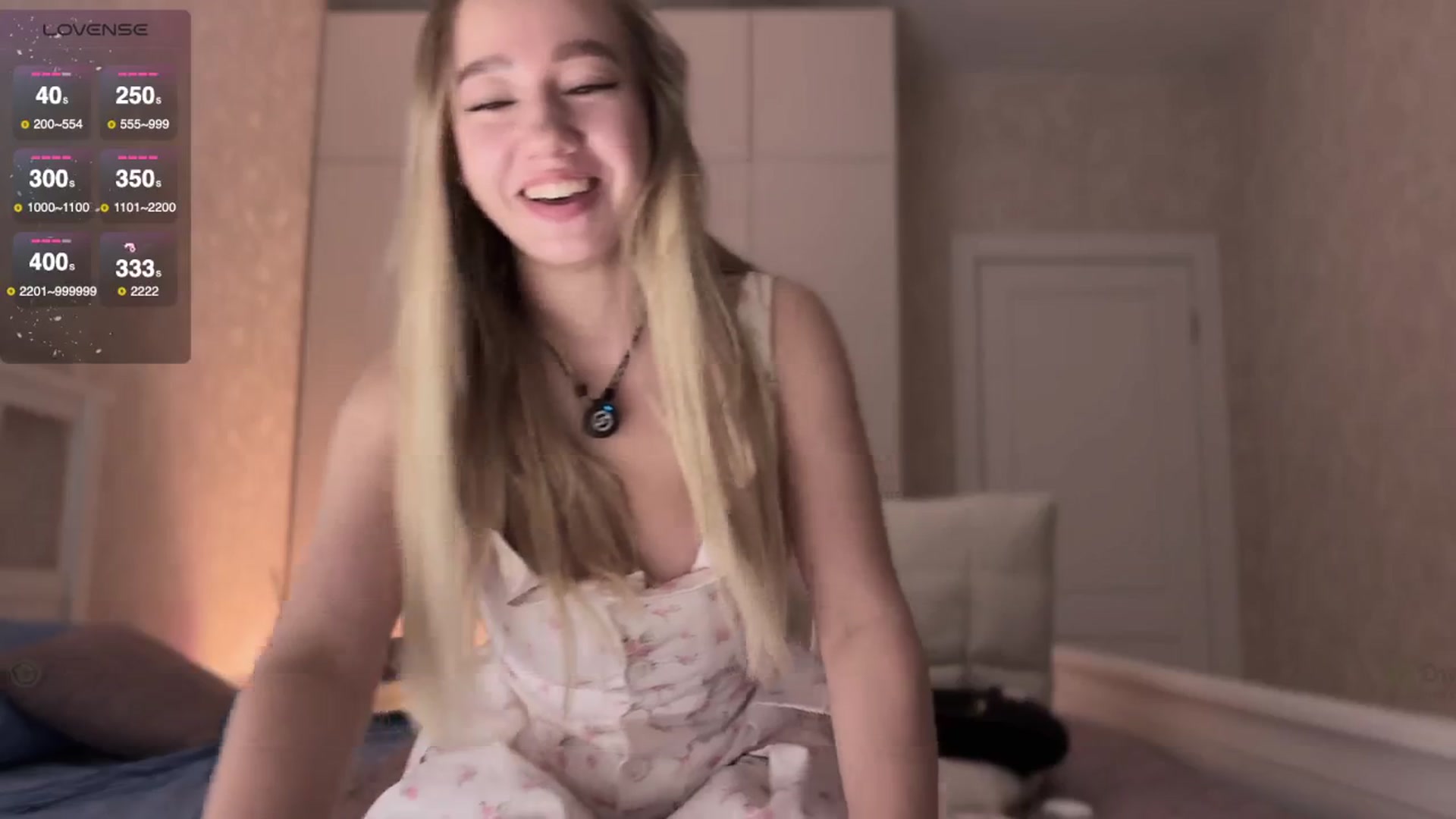 Gallery image thumbnail from villanell's myfreecams stream on, 08/29/2025, 15:03 image 19 of 20