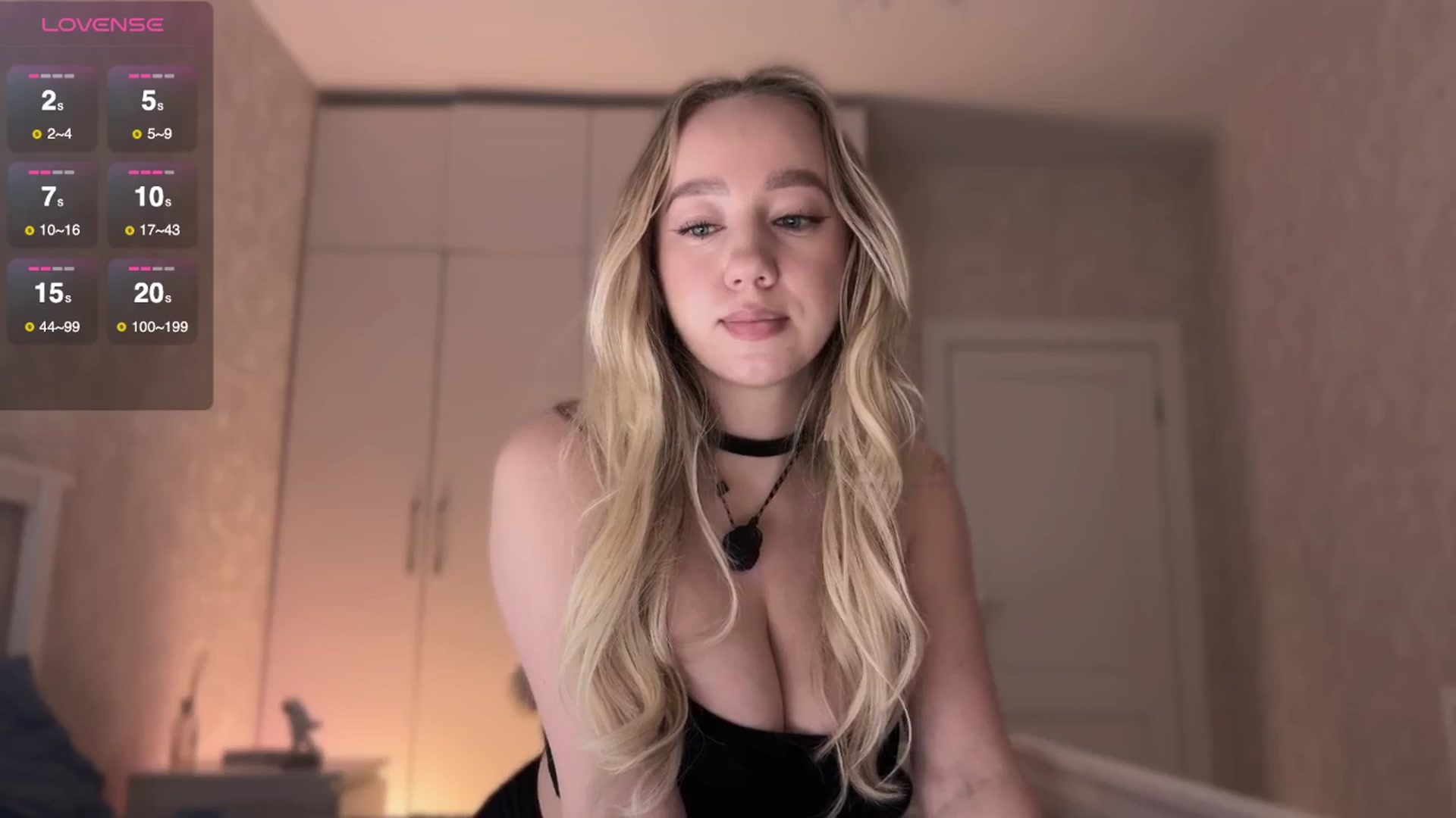 Gallery image thumbnail from villanell's myfreecams stream on, 10/15/2025, 17:12 image 7 of 20
