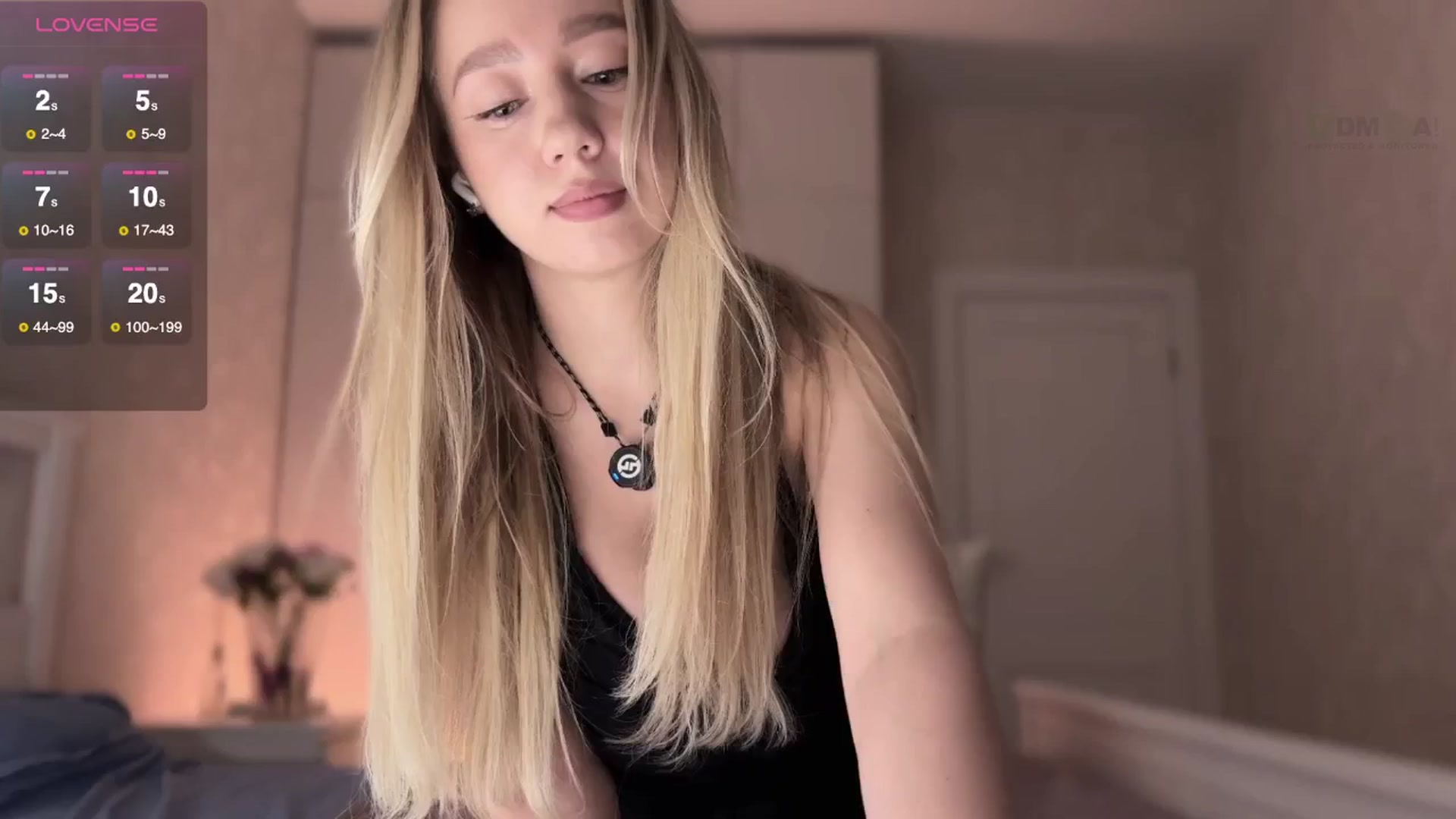 Gallery image thumbnail from villanell's myfreecams stream on, 10/25/2025, 18:18 image 12 of 20