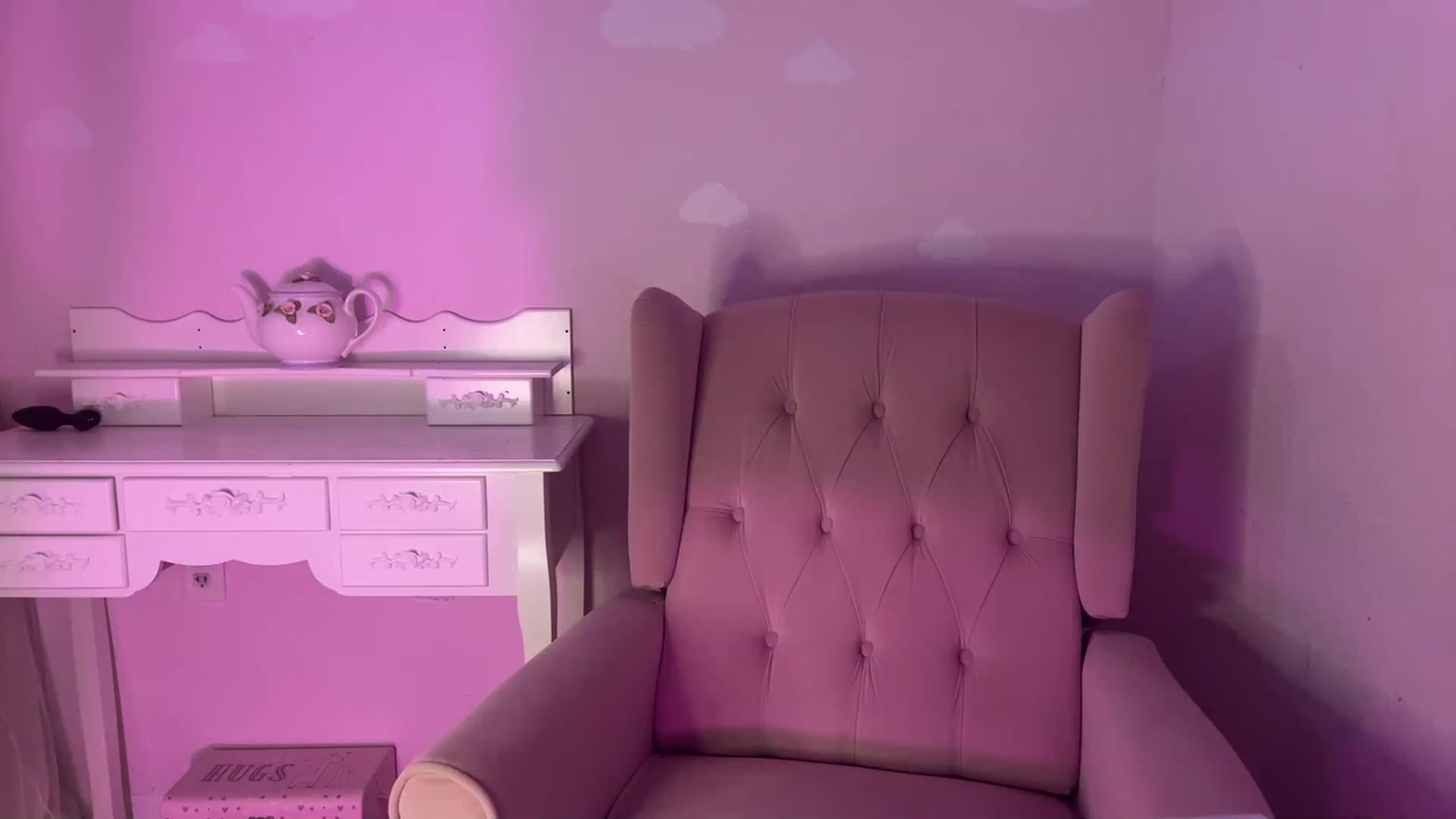 Gallery image thumbnail from vintagegal's myfreecams stream on, 04/03/2023, 20:03 image 5 of 20