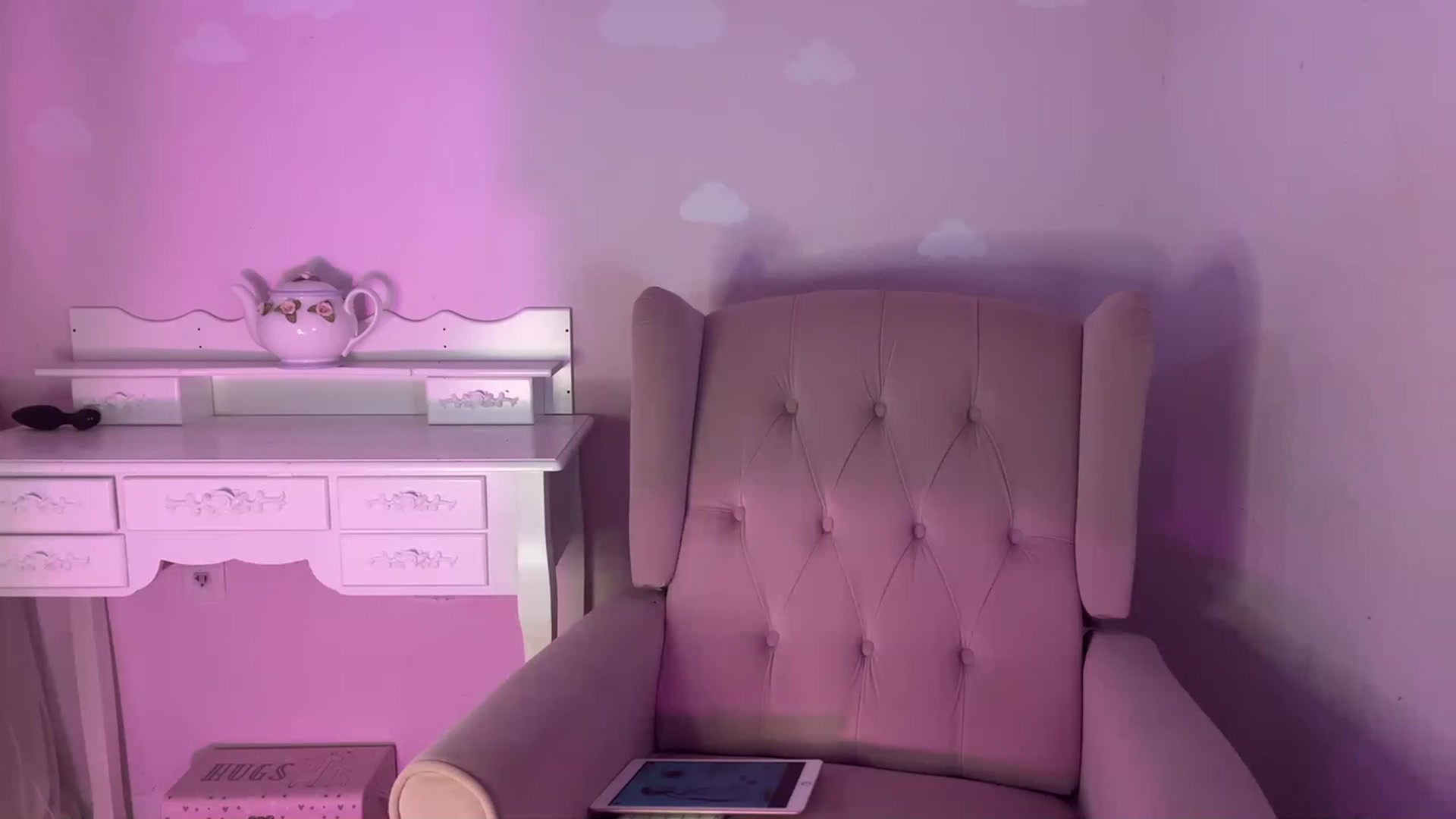 Gallery image thumbnail from vintagegal's myfreecams stream on, 04/03/2023, 20:03 image 17 of 20