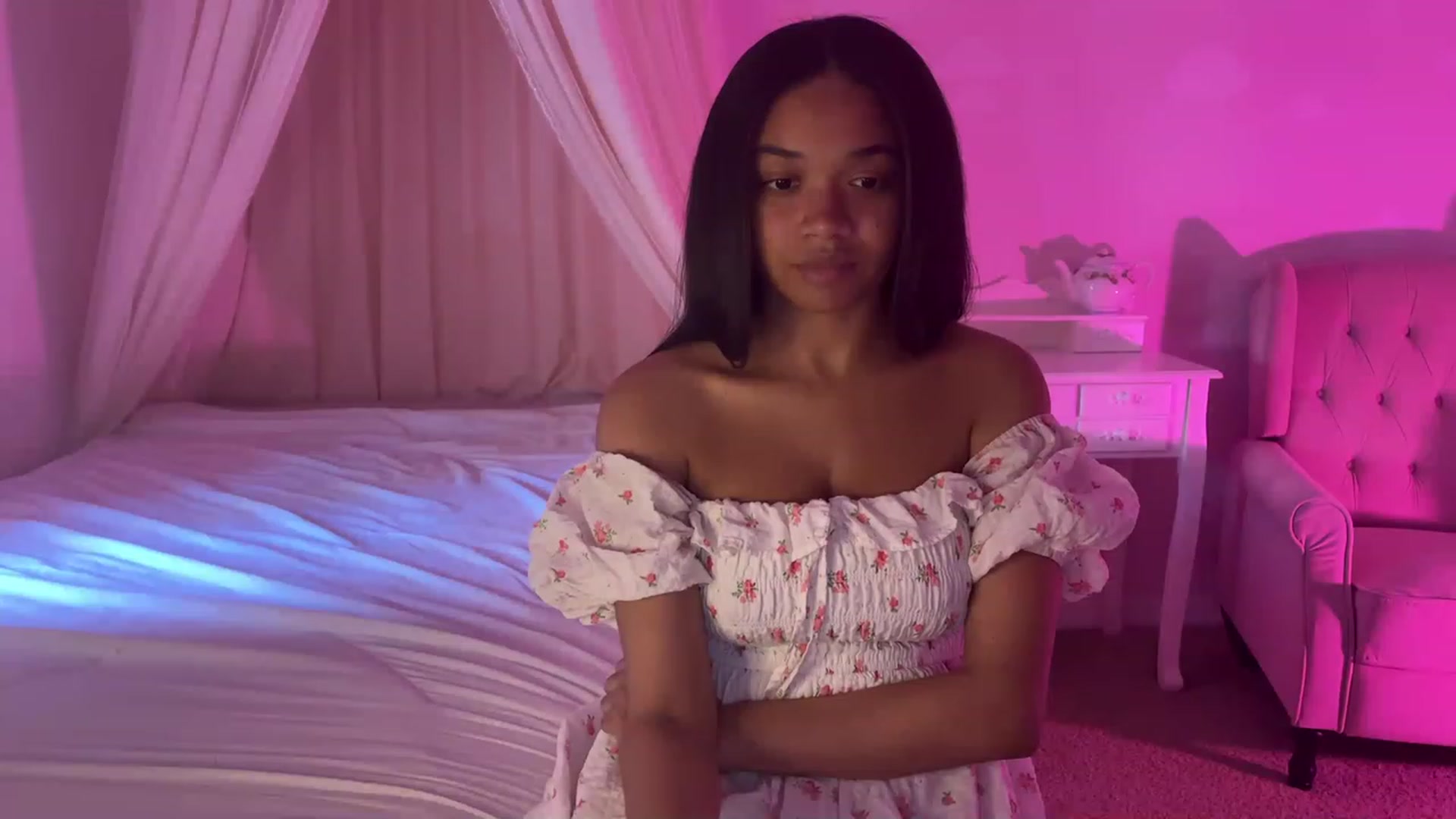 Gallery image thumbnail from vintagegal's myfreecams stream on, 04/16/2023, 22:09 image 17 of 20