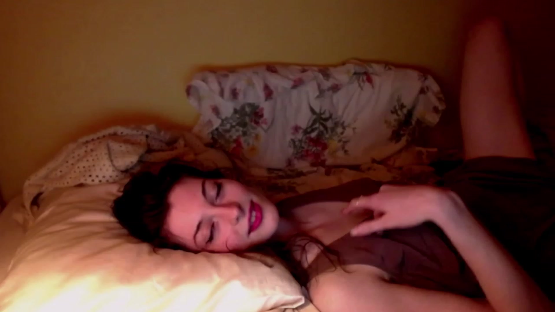 Gallery image thumbnail from viola__'s myfreecams stream on, 11/15/2022, 24:30 image 3 of 20