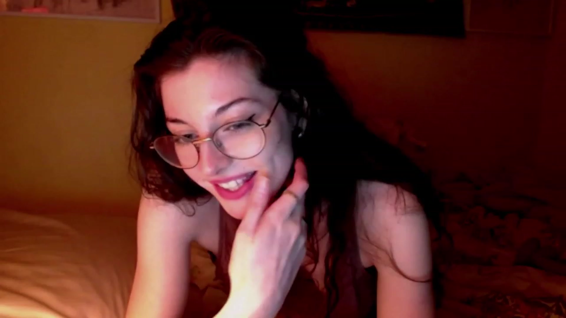 Gallery image thumbnail from viola__'s myfreecams stream on, 11/15/2022, 24:36 image 17 of 20