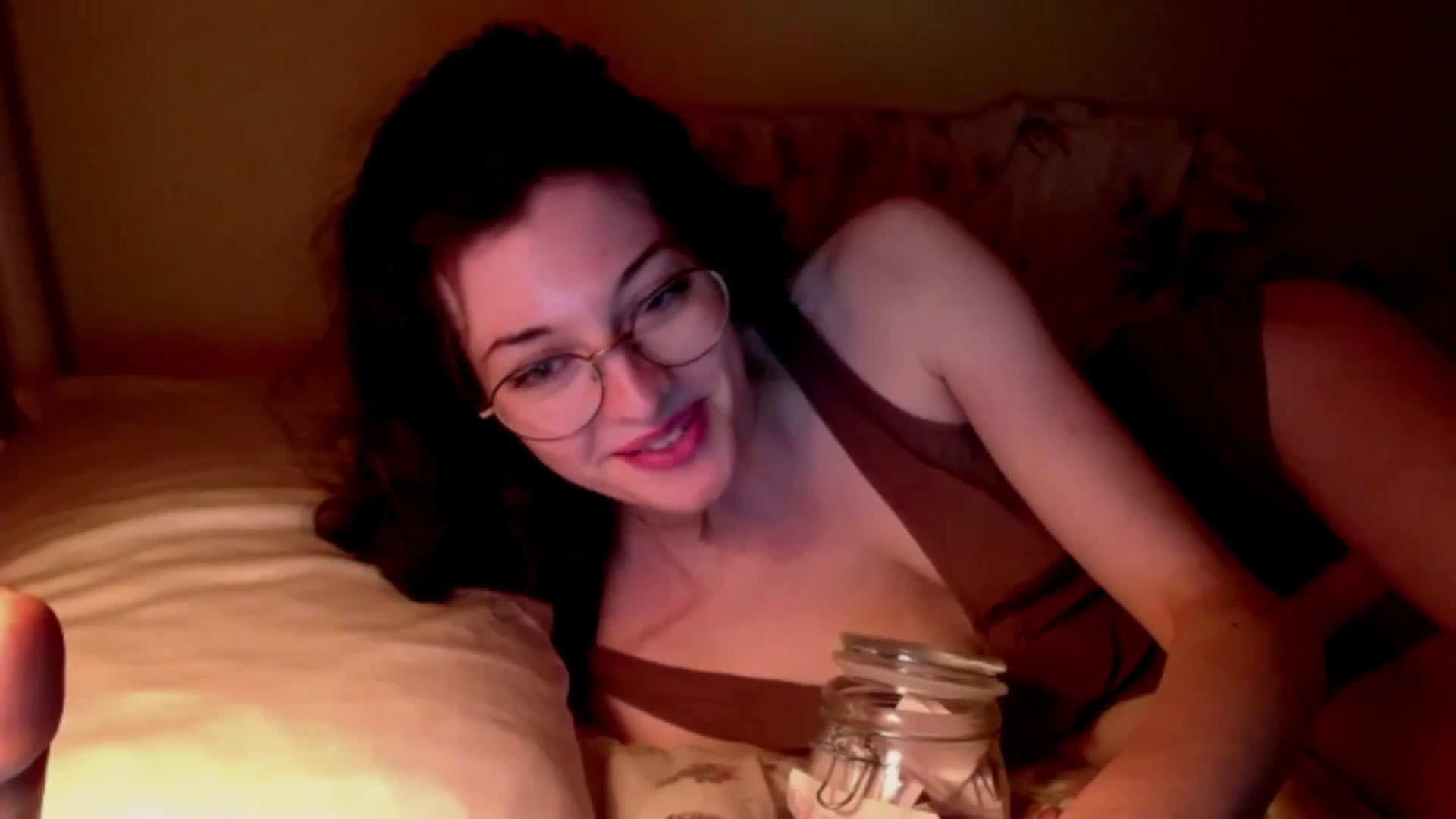Gallery image thumbnail from viola__'s myfreecams stream on, 11/15/2022, 24:36 image 4 of 20
