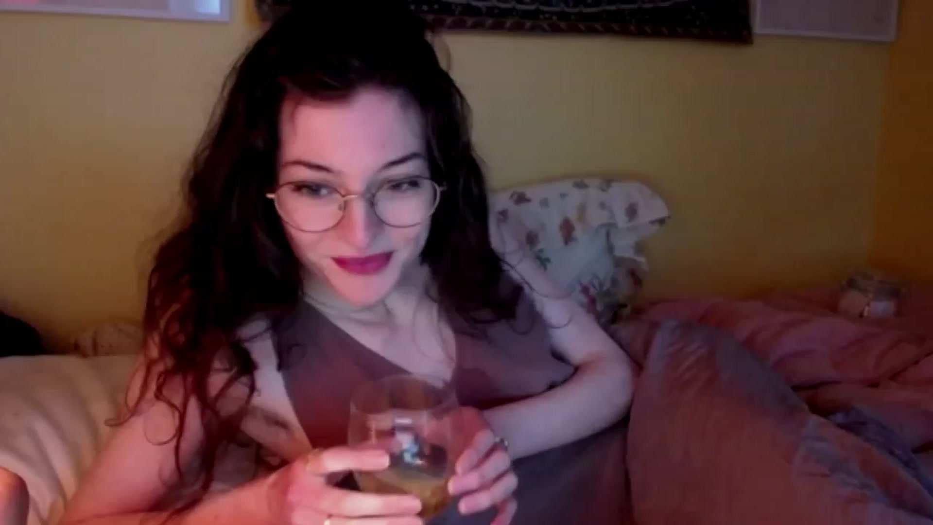 Gallery image thumbnail from viola__'s myfreecams stream on, 11/15/2022, 17:40 image 6 of 20