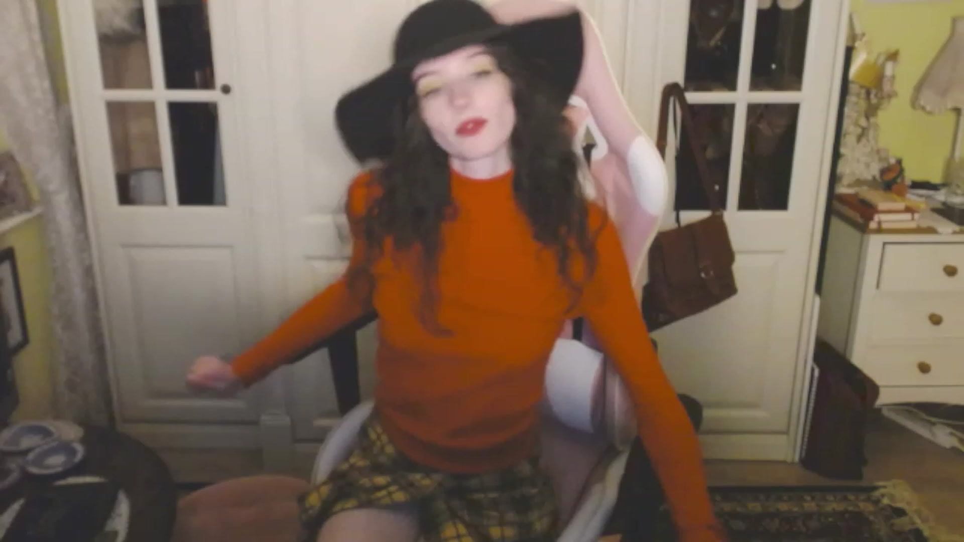 Gallery image thumbnail from viola__'s myfreecams stream on, 11/18/2022, 21:49 image 6 of 20