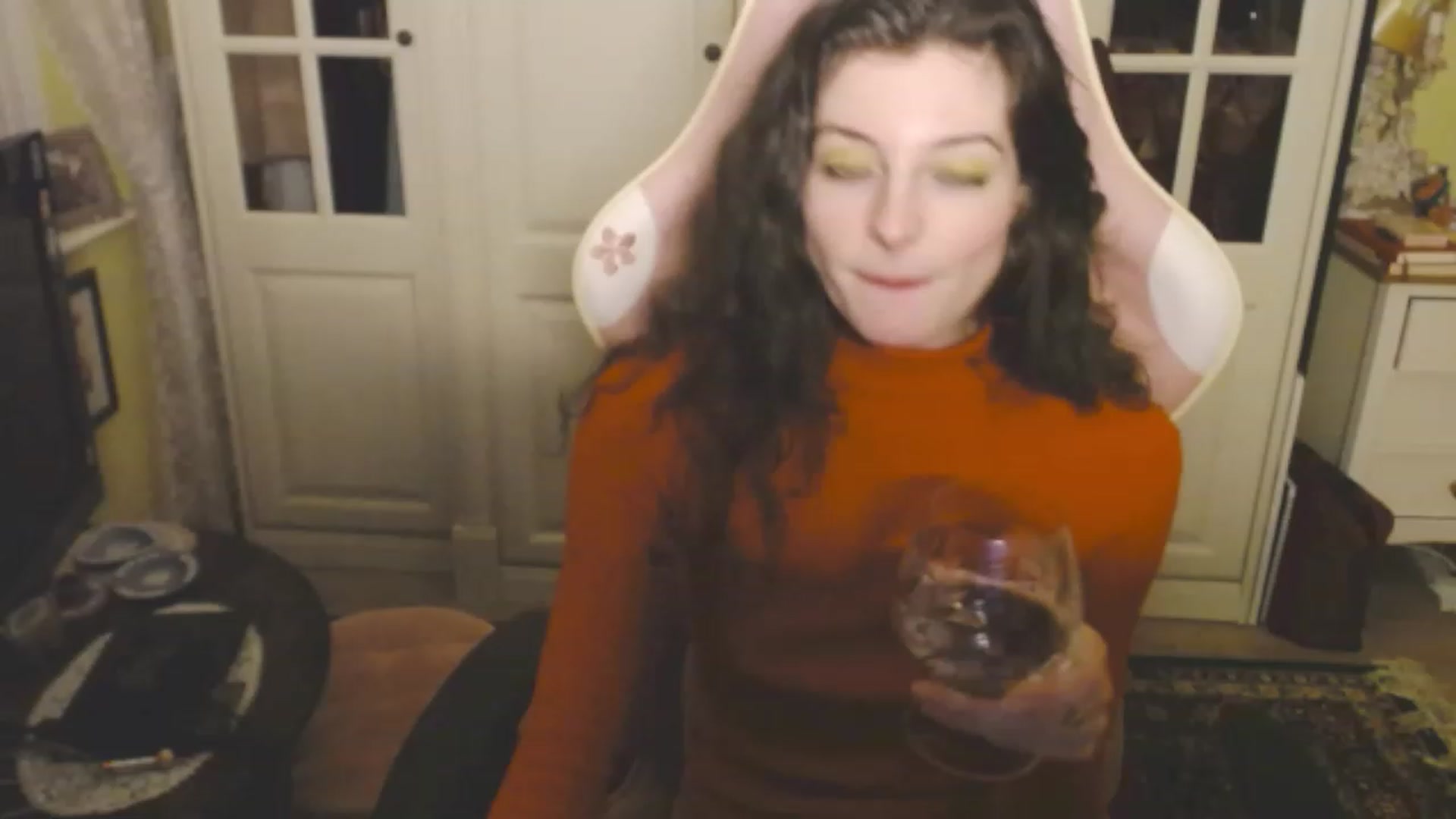 Gallery image thumbnail from viola__'s myfreecams stream on, 11/18/2022, 21:49 image 17 of 20