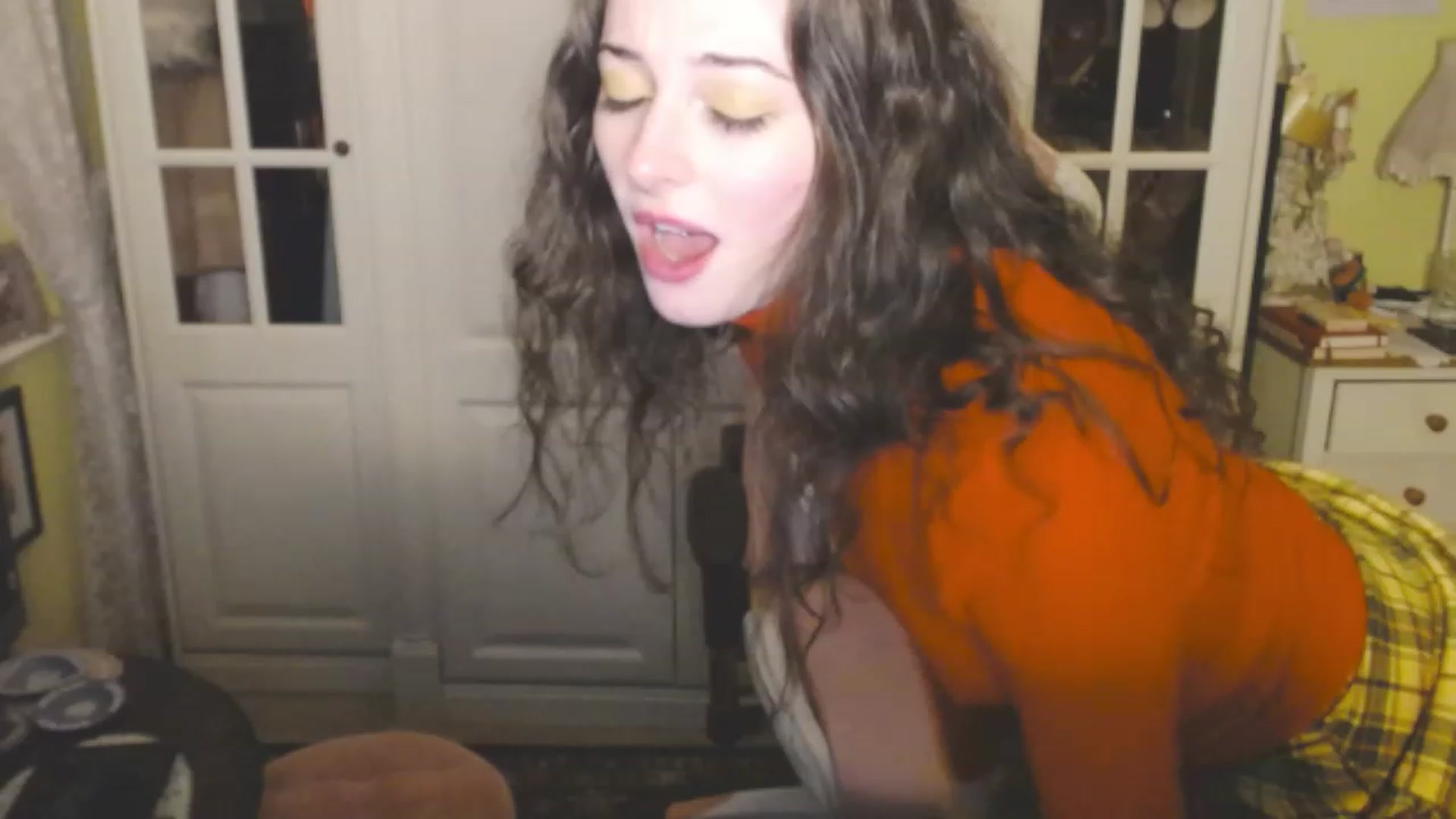 Gallery image thumbnail from viola__'s myfreecams stream on, 11/18/2022, 21:49 image 10 of 20