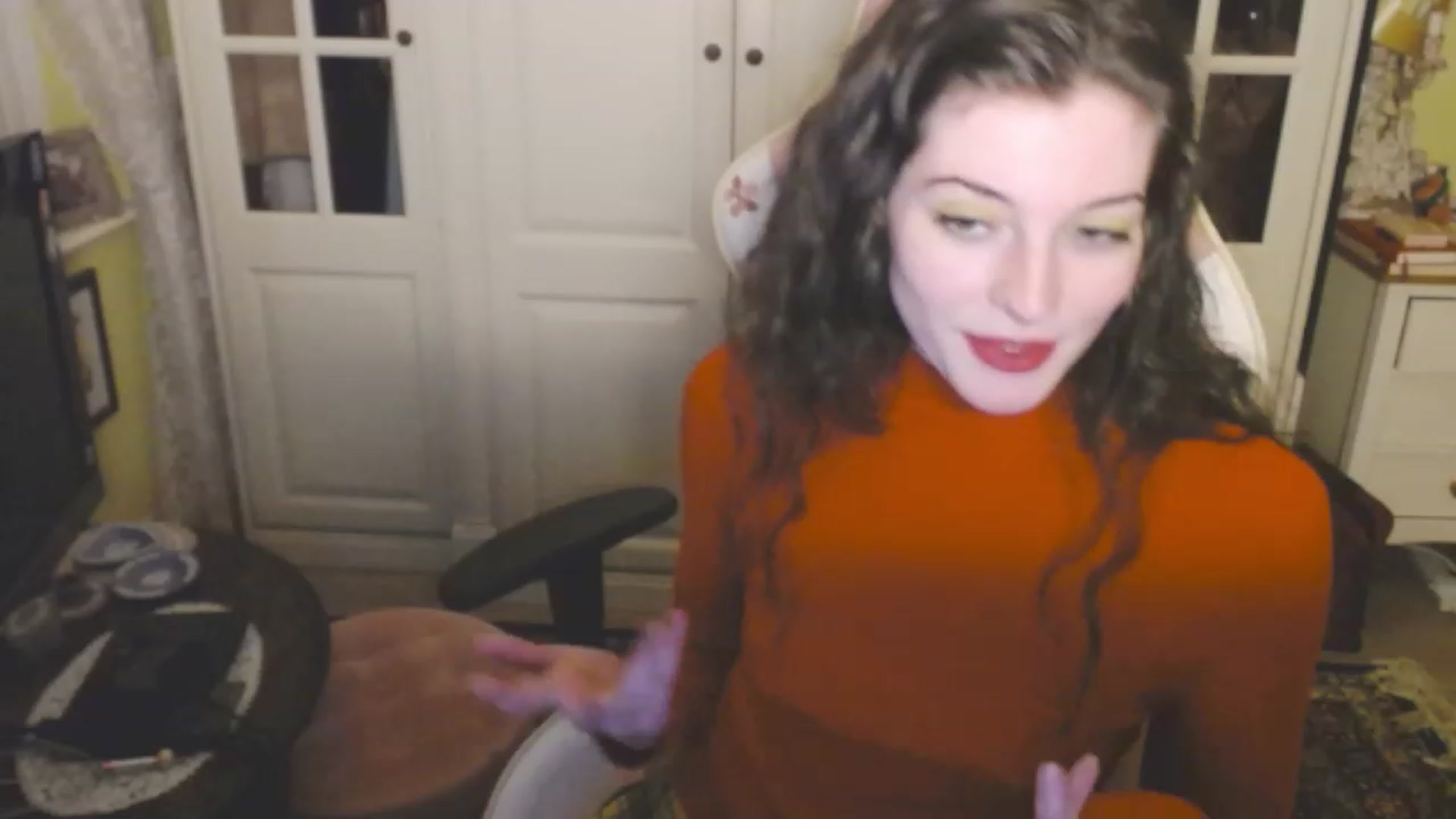 Gallery image thumbnail from viola__'s myfreecams stream on, 11/18/2022, 21:49 image 18 of 20