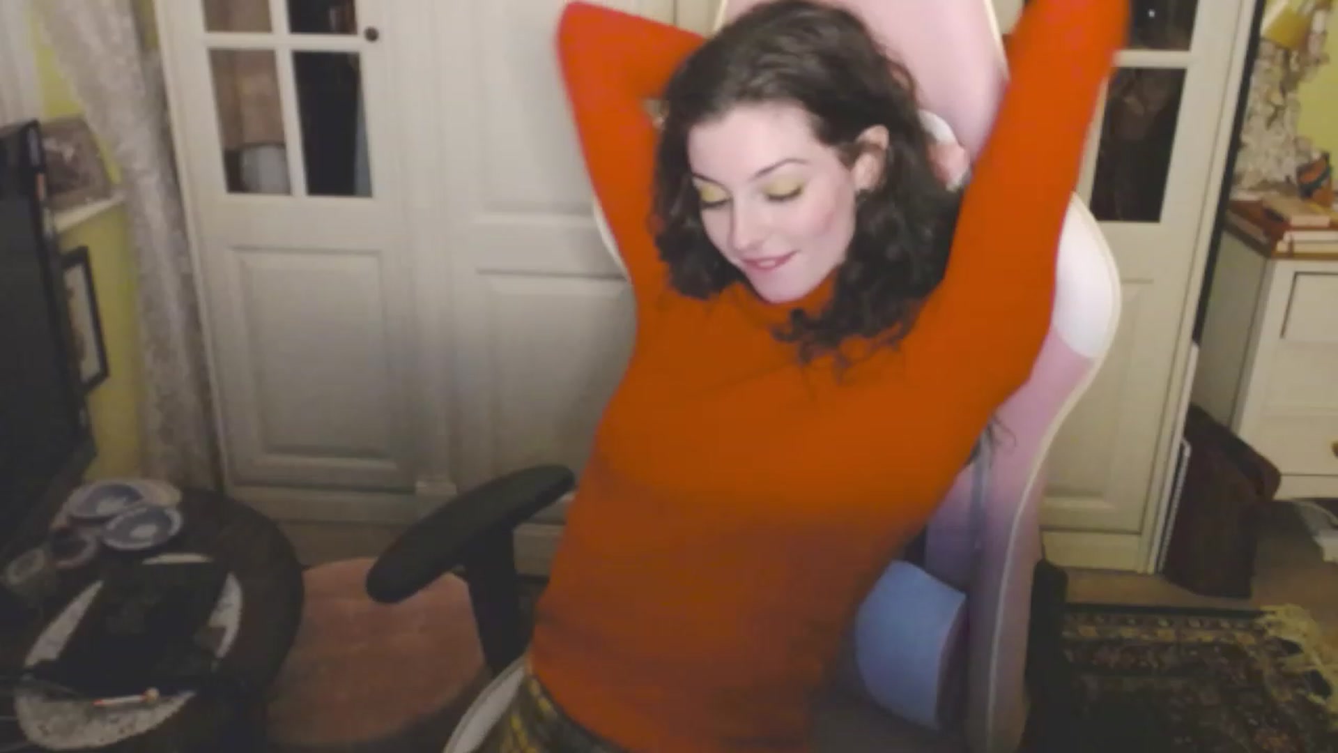 Gallery image thumbnail from viola__'s myfreecams stream on, 11/18/2022, 21:49 image 15 of 20
