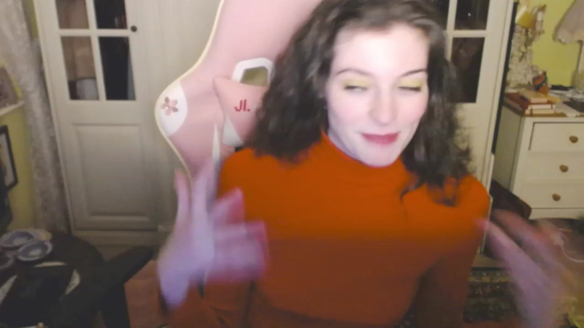 Gallery image thumbnail from viola__'s myfreecams stream on, 11/18/2022, 21:49 image 11 of 20