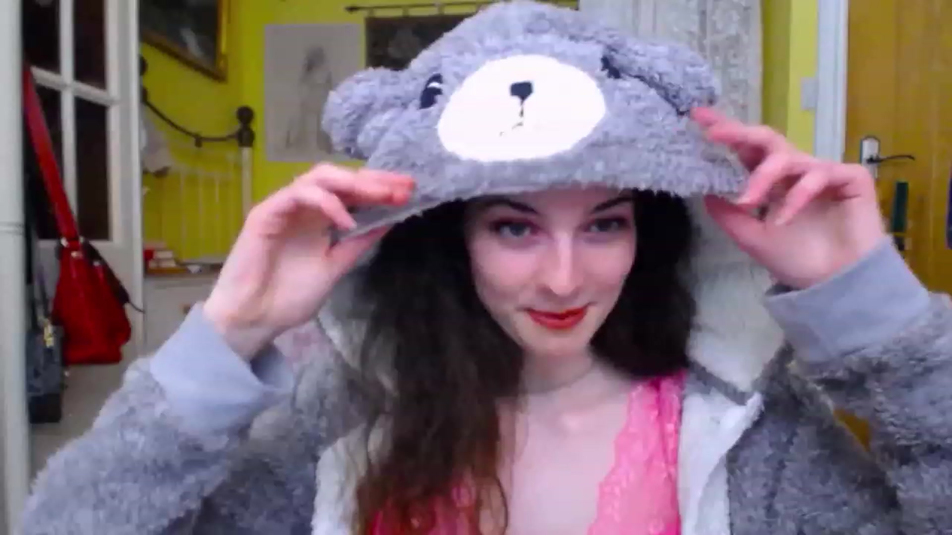 Gallery image thumbnail from viola__'s myfreecams stream on, 11/23/2022, 13:35 image 18 of 20