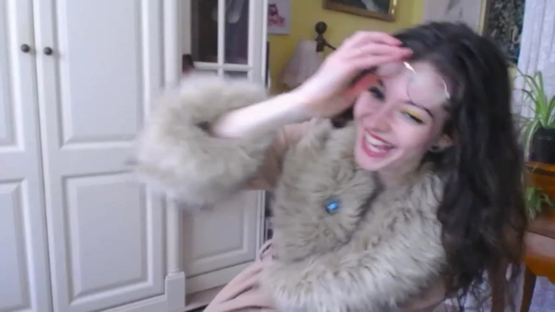 Gallery image thumbnail from viola__'s myfreecams stream on, 11/24/2022, 15:14 image 19 of 20