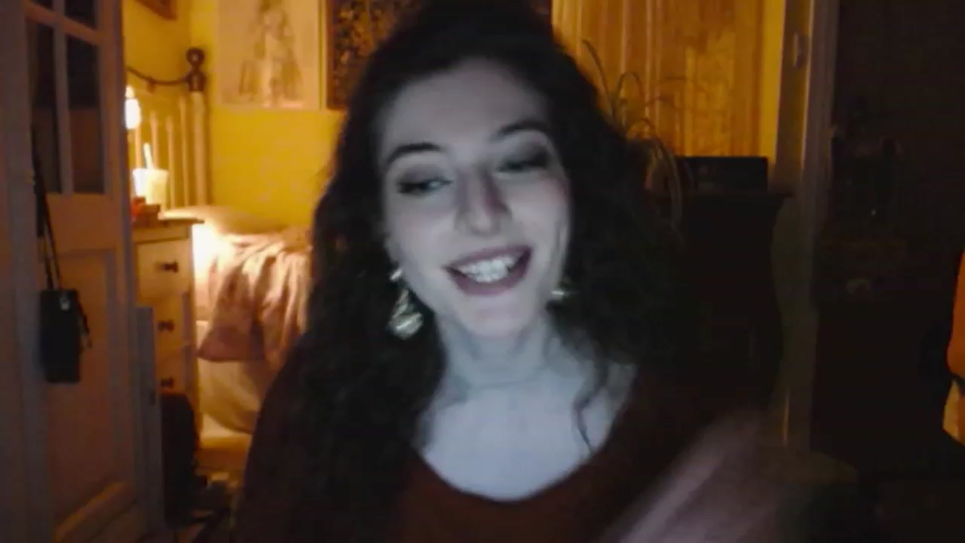 Gallery image thumbnail from viola__'s myfreecams stream on, 11/25/2022, 18:57 image 17 of 20