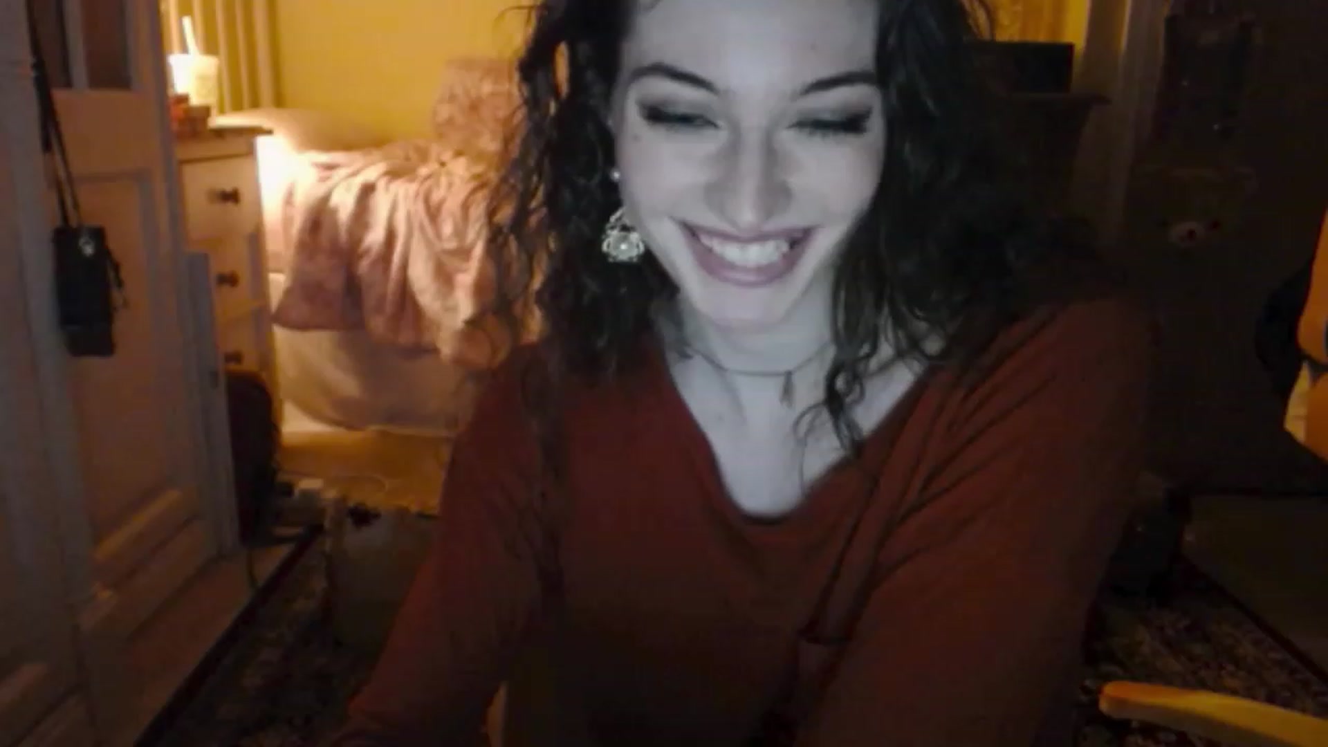 Gallery image thumbnail from viola__'s myfreecams stream on, 11/25/2022, 19:19 image 2 of 20