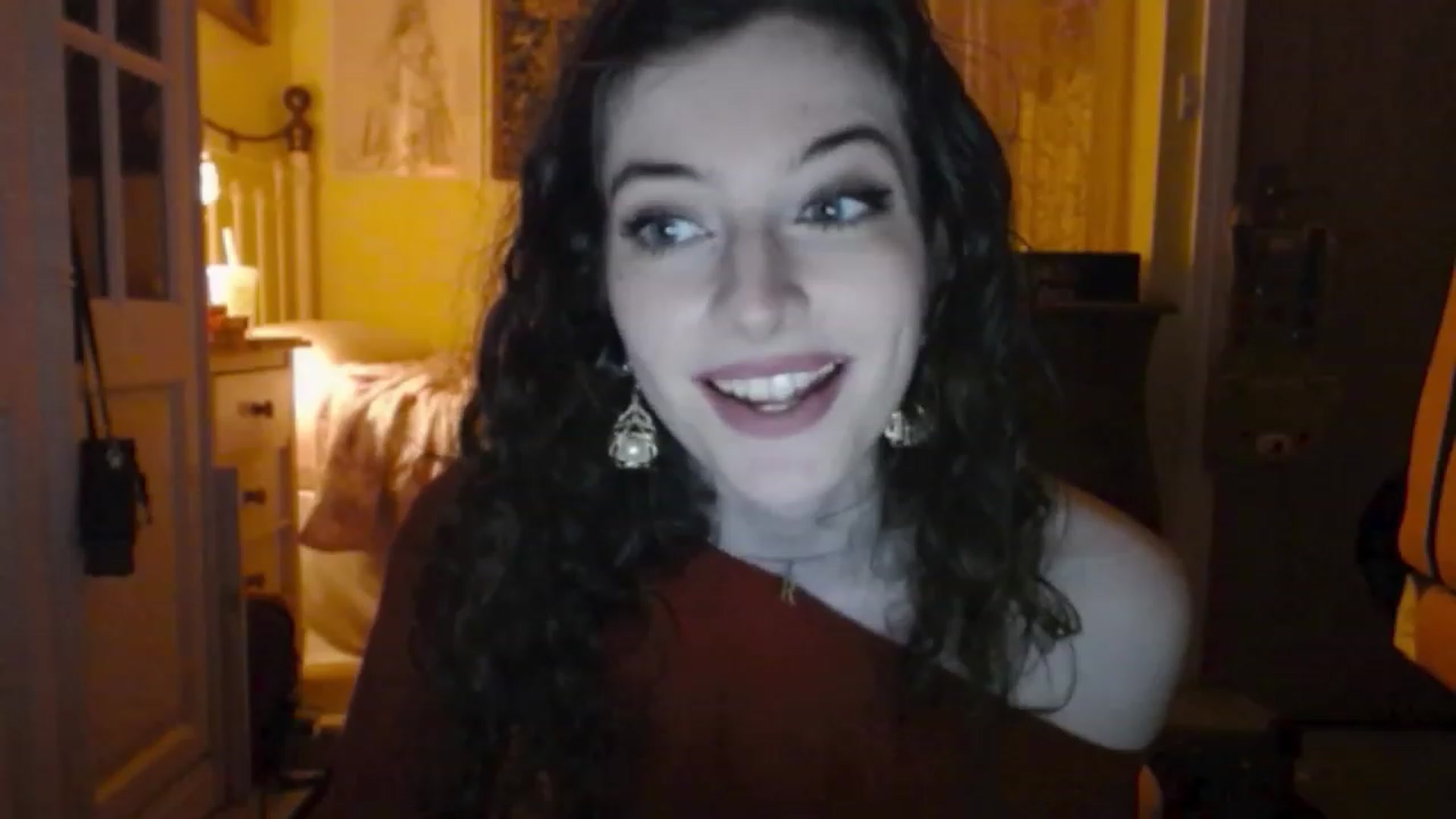 Gallery image thumbnail from viola__'s myfreecams stream on, 11/25/2022, 19:19 image 17 of 20