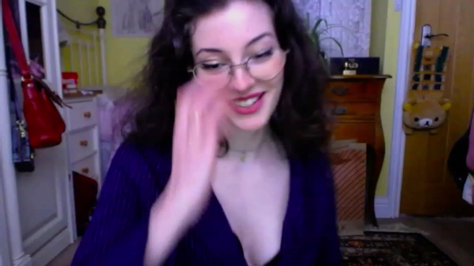 Gallery image thumbnail from viola__'s myfreecams stream on, 12/01/2022, 16:32 image 13 of 20