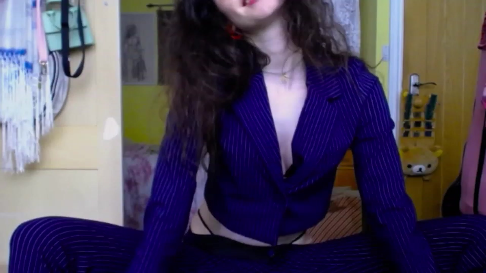 Gallery image thumbnail from viola__'s myfreecams stream on, 12/01/2022, 16:32 image 1 of 20